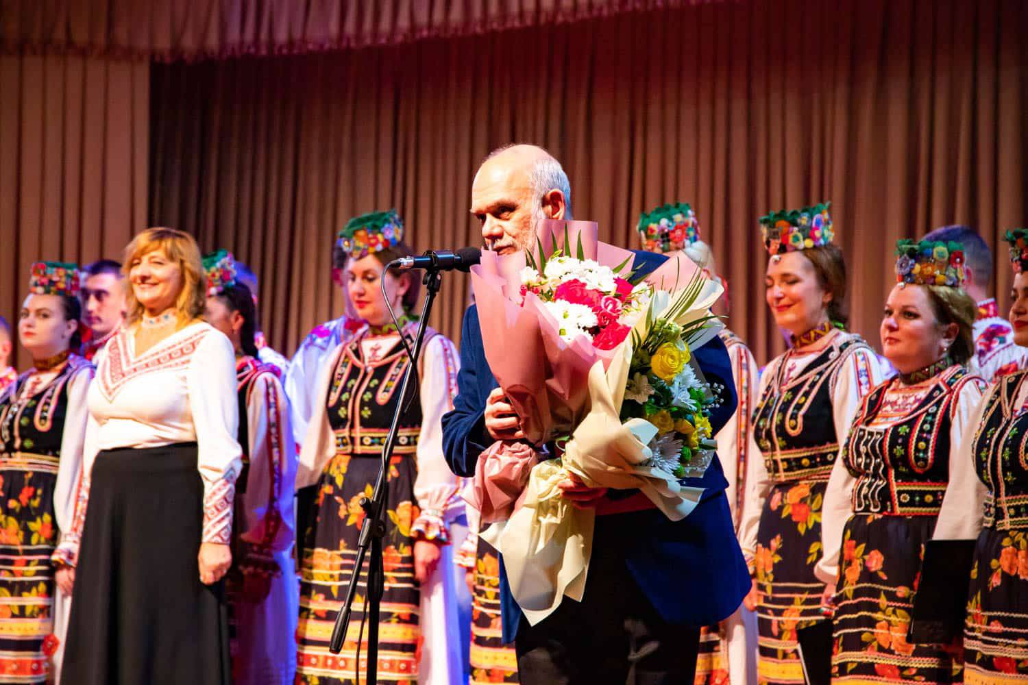 «Уклін тобі, високий любий Світе» – авторський концерт Віктора Теличка представив в Ужгороді Закарпатський народний хор 