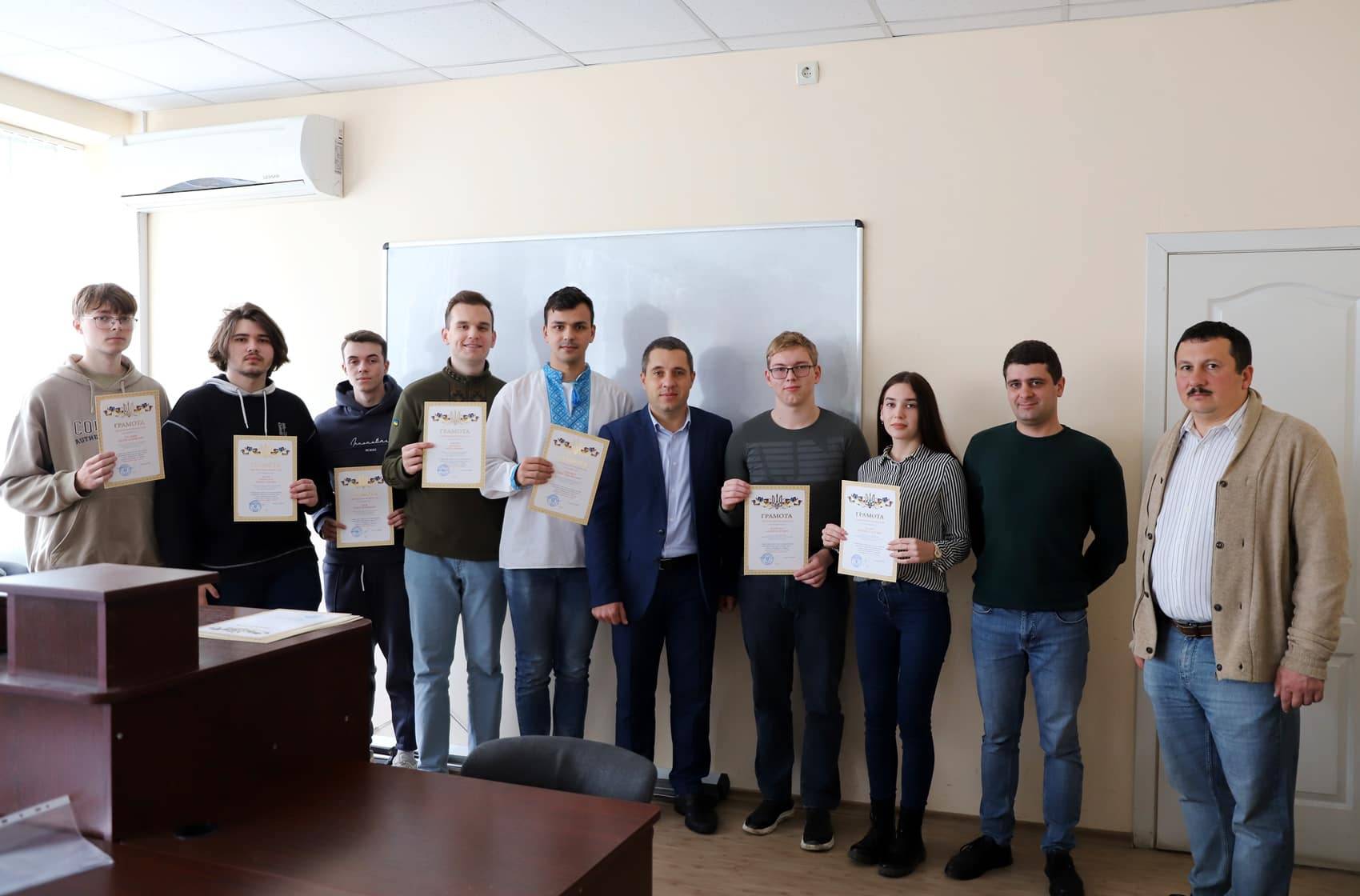 Грамотами Ужгородської міськради нагородили студентів УжНУ