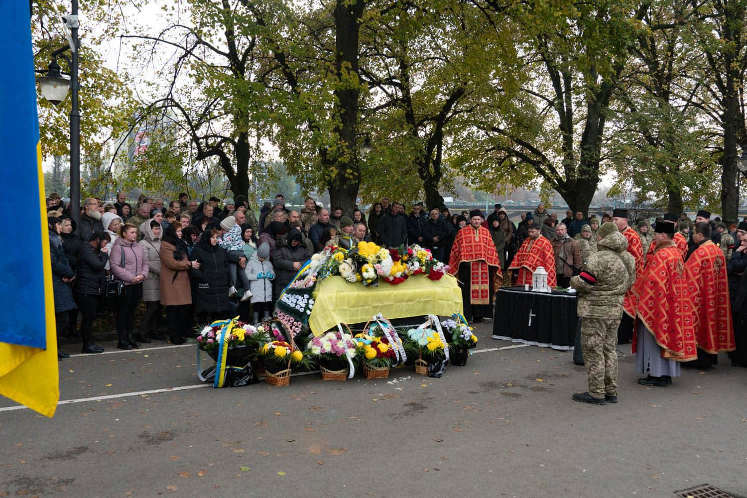 В Ужгороді сьогодні поховали загиблого воїна – 33-річного старшого сержанта Олега Копчу