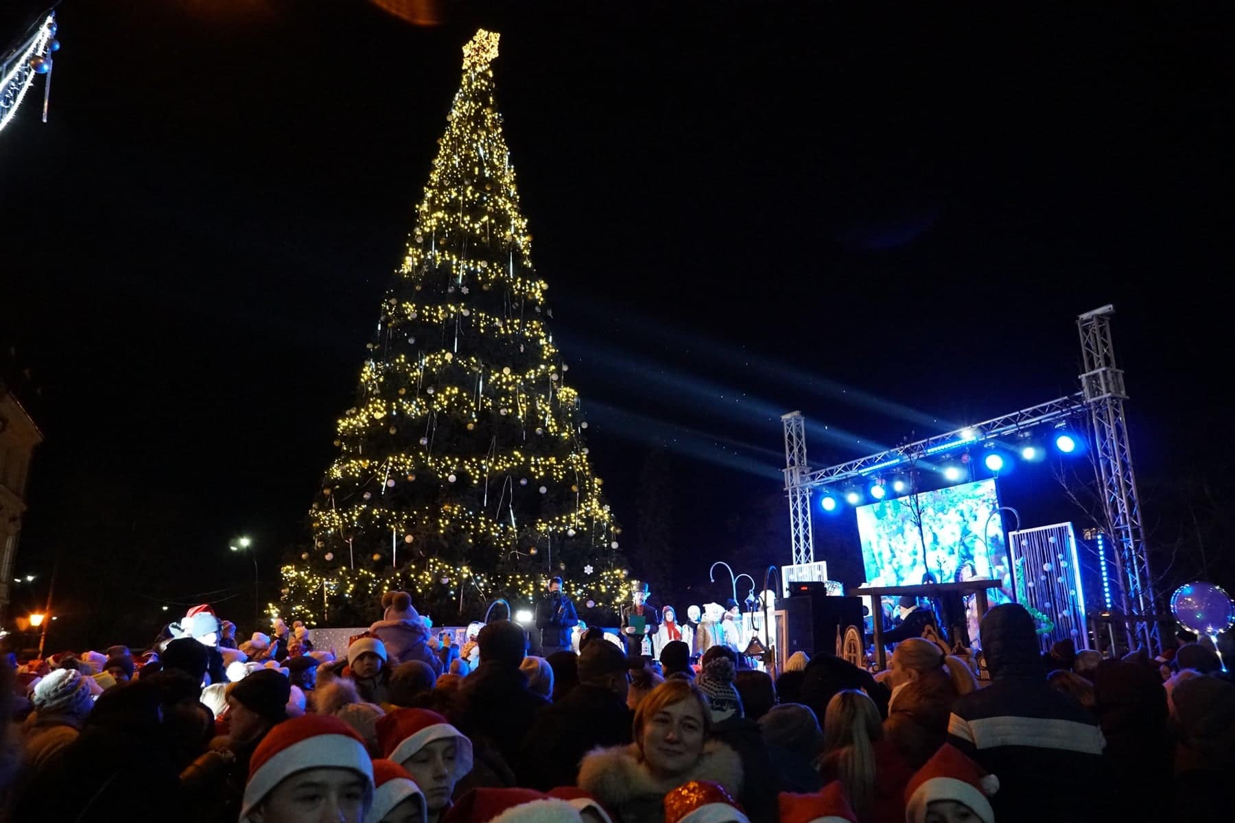 В Ужгороді встановлять новорічну ялинку – таке рішення ухвалило керівництво міста