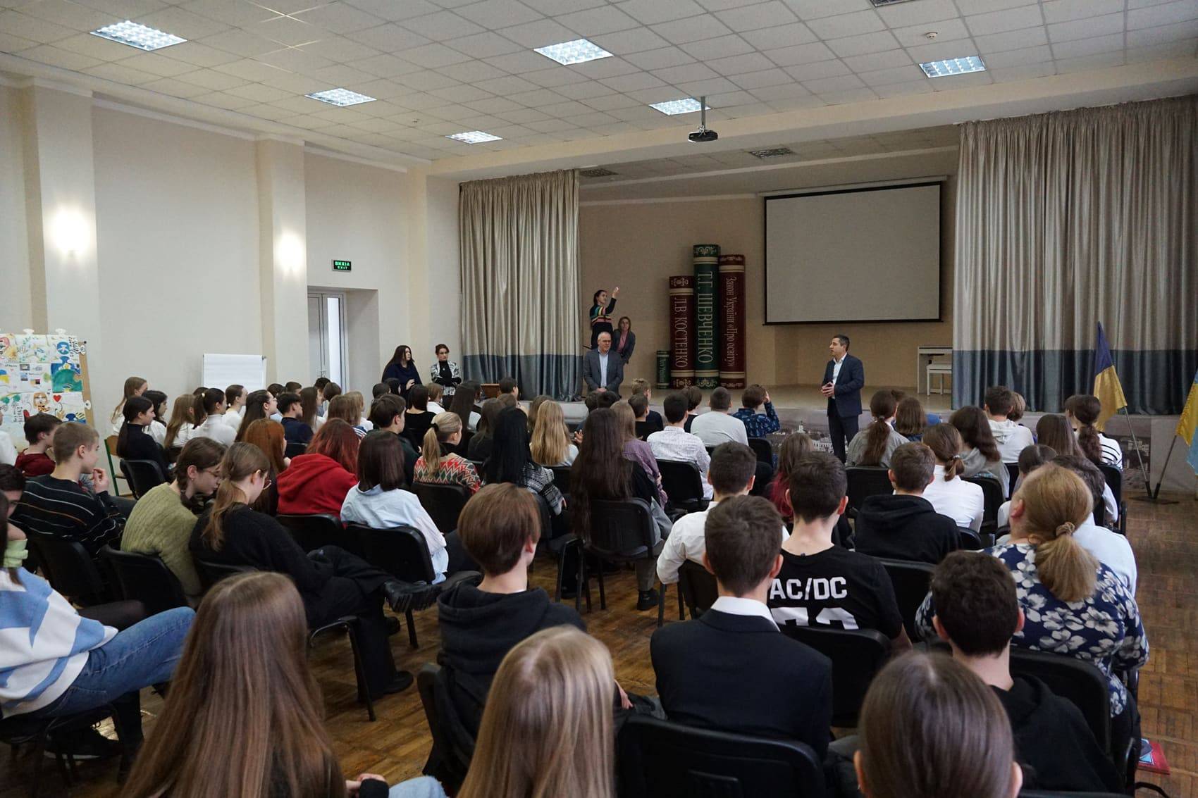 В Ужгороді започаткували серію зустрічей про права людини зі старшокласниками загальноосвітніх шкіл міста