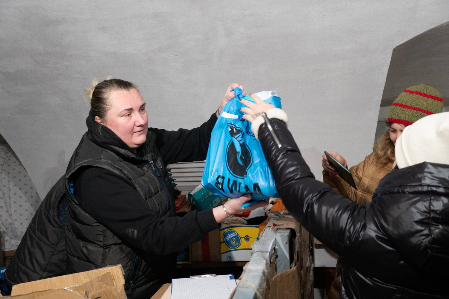 Допомога переселенцям в Ужгороді від волонтерів «Совиного гнізда»