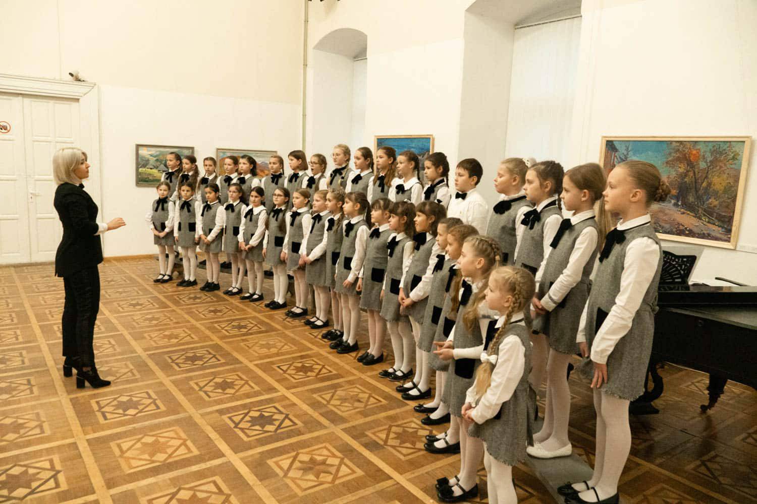 Вихованці Ужгородської музичної школи підготували різдвяний звітний концерт
