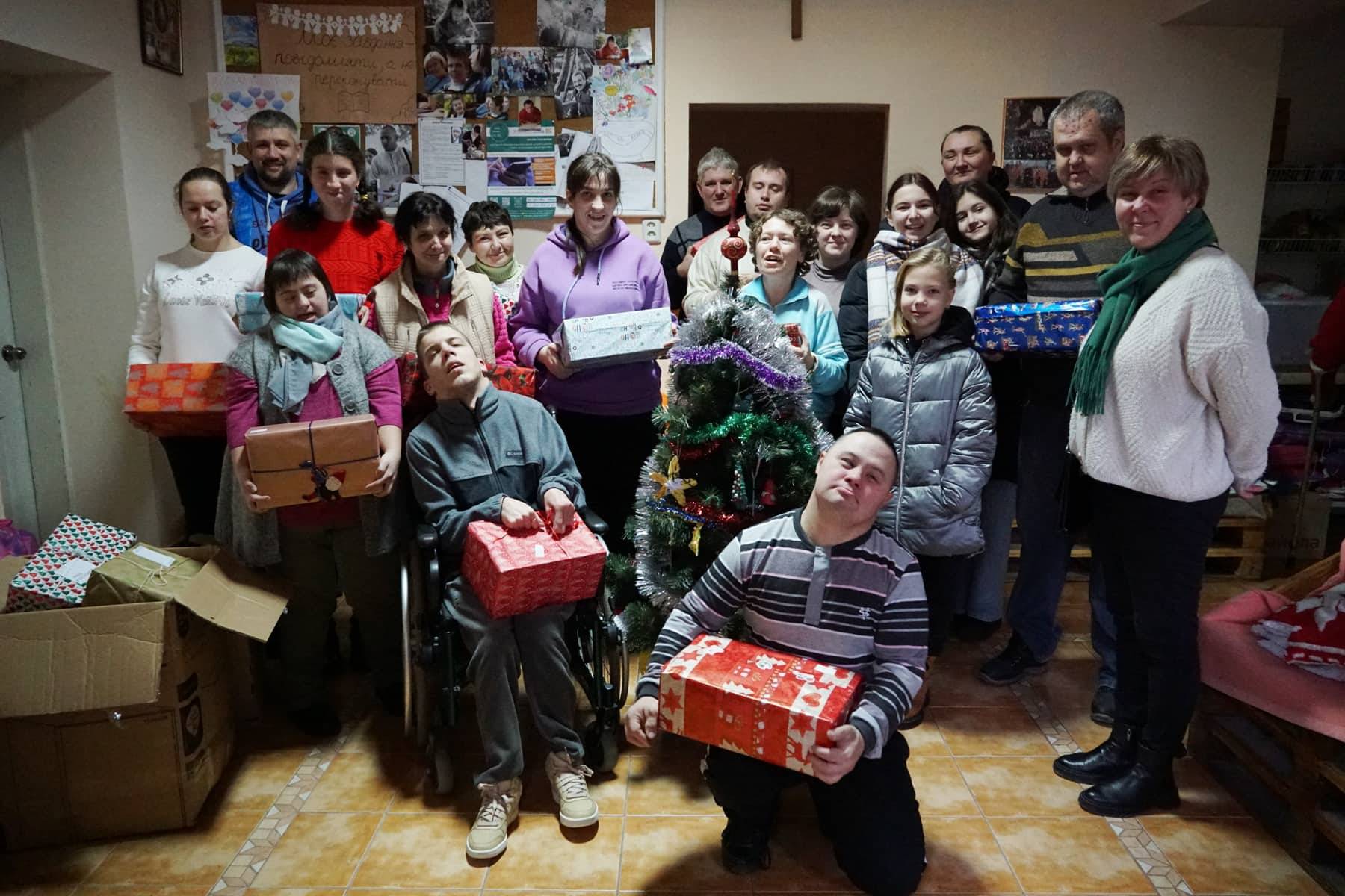 Новорічні подарунки від благодійників із Німеччини – дітям під опікою, людям з інвалідністю та переселенцям 