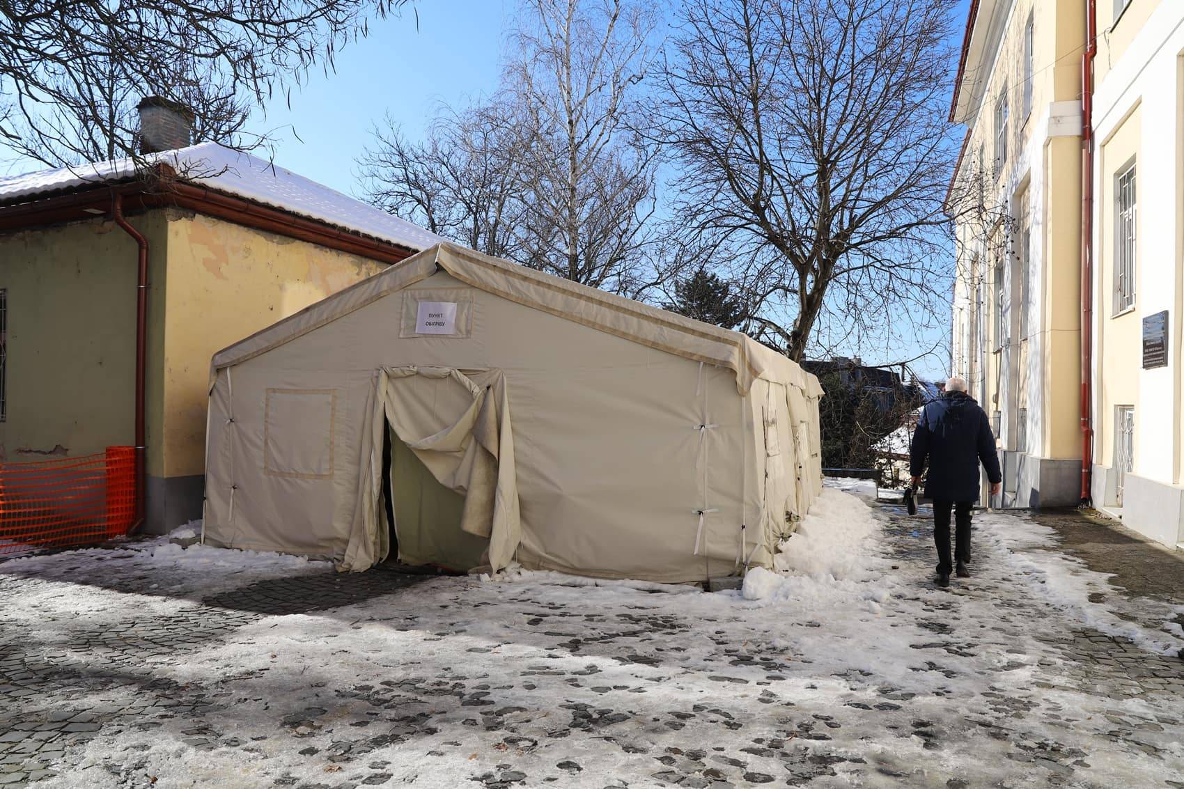 Цілодобовий пункт обігріву відкрили в Ужгороді на площі Жупанатській