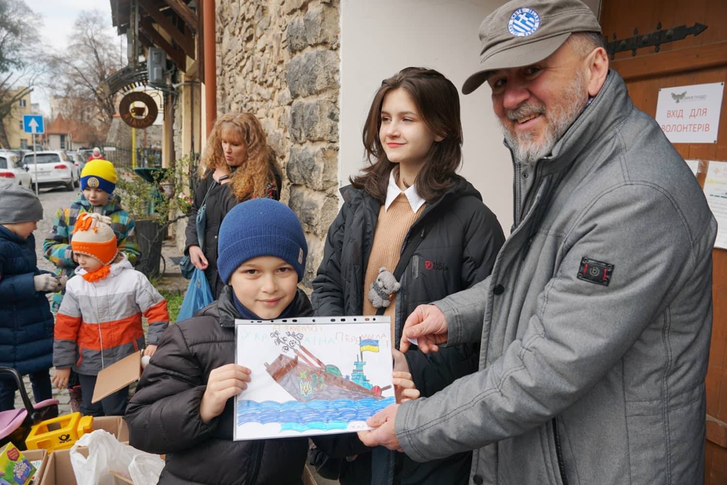 Допомога переселенцям в Ужгороді: волонтери «Совиного» продовжують благодійну діяльність