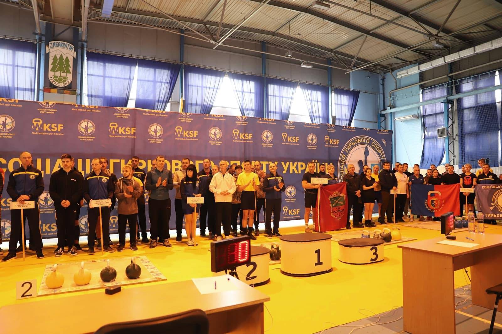 Відкритий чемпіонат Асоціації гирьового спорту України триває цими днями в ужгородському спорткомплексі «Юність»
