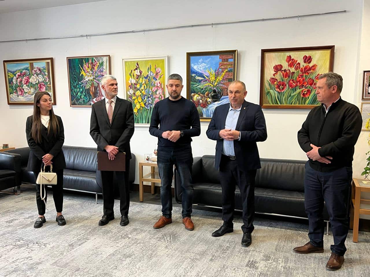 Виставку живопису та декоративних писанок Ангели Турак відкрили в Генеральному консульстві Угорщини в Ужгороді