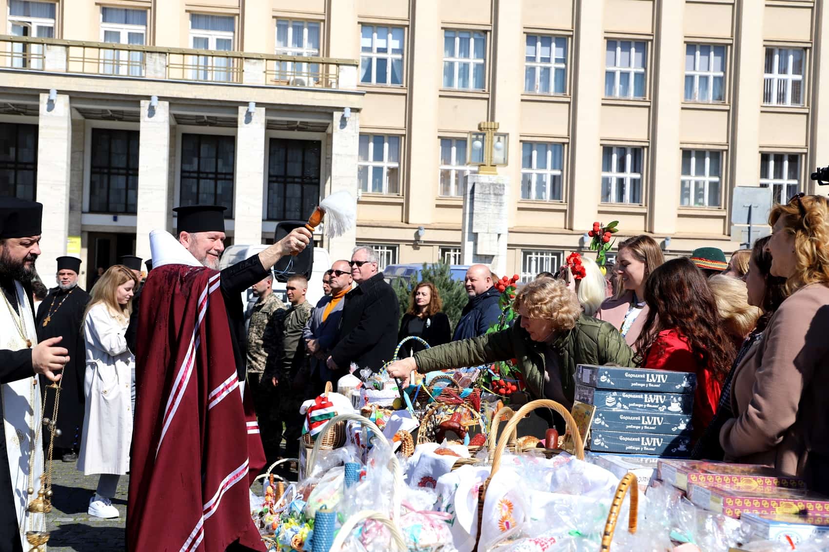 Великодню благодійну акцію «Паска для воїна» провели сьогодні в Ужгороді