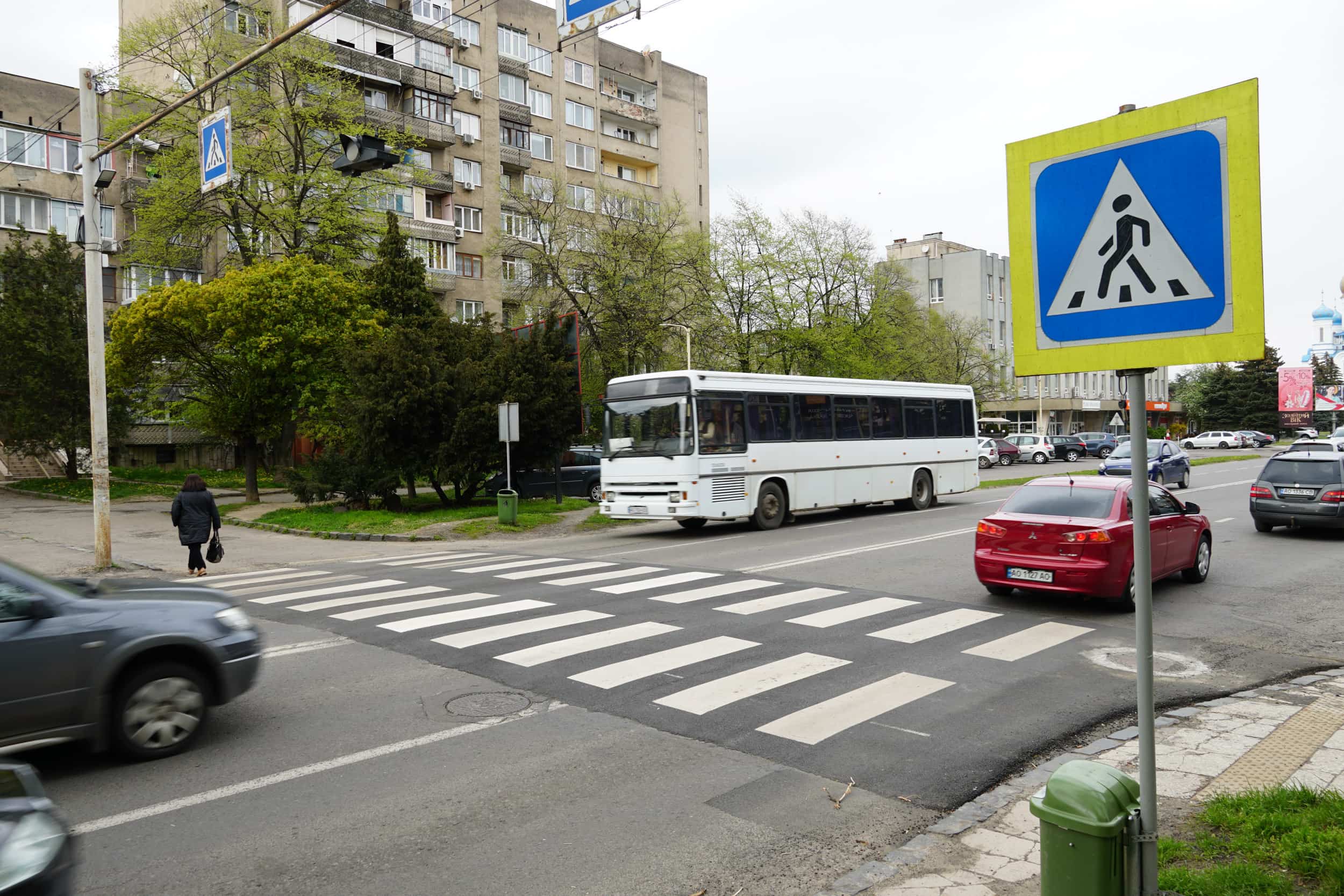 В Ужгороді встановили 5 підвищених пішохідних переходів