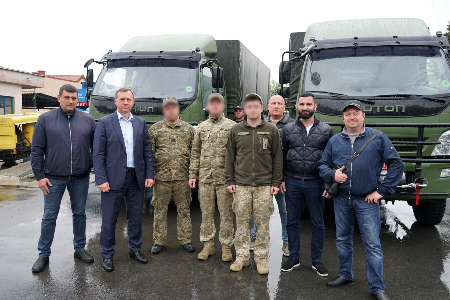 Чотири спеціалізовані вантажні автомобілі придбали за кошти бюджету Ужгорода для ЗСУ