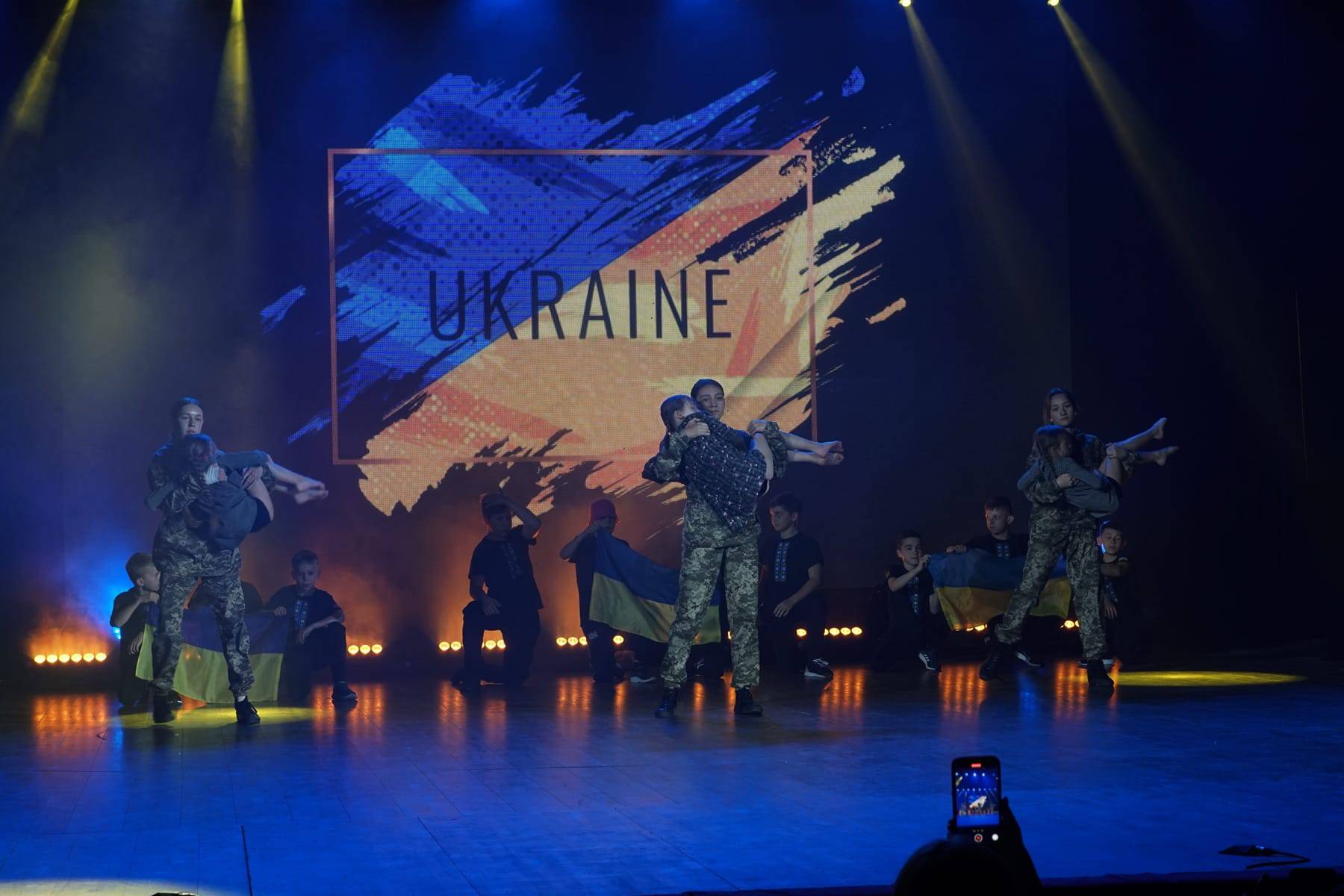 В Ужгороді учасники танцювального чемпіонату «Get2Groove» дали благодійний концерт на підтримку ЗСУ