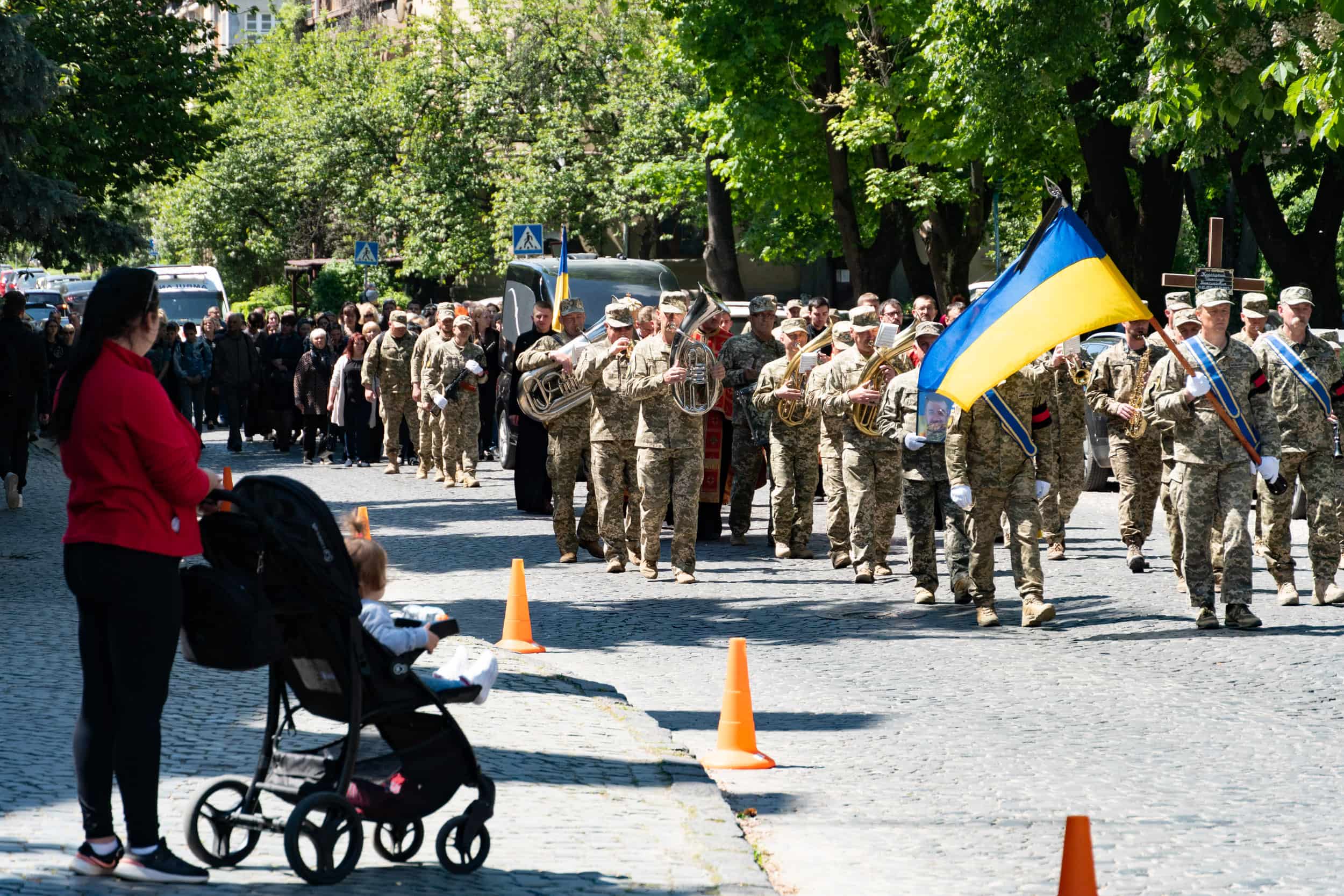Сьогодні в Ужгороді попрощалися із молодшим сержантом, 47-річним Олександром Красіцьким