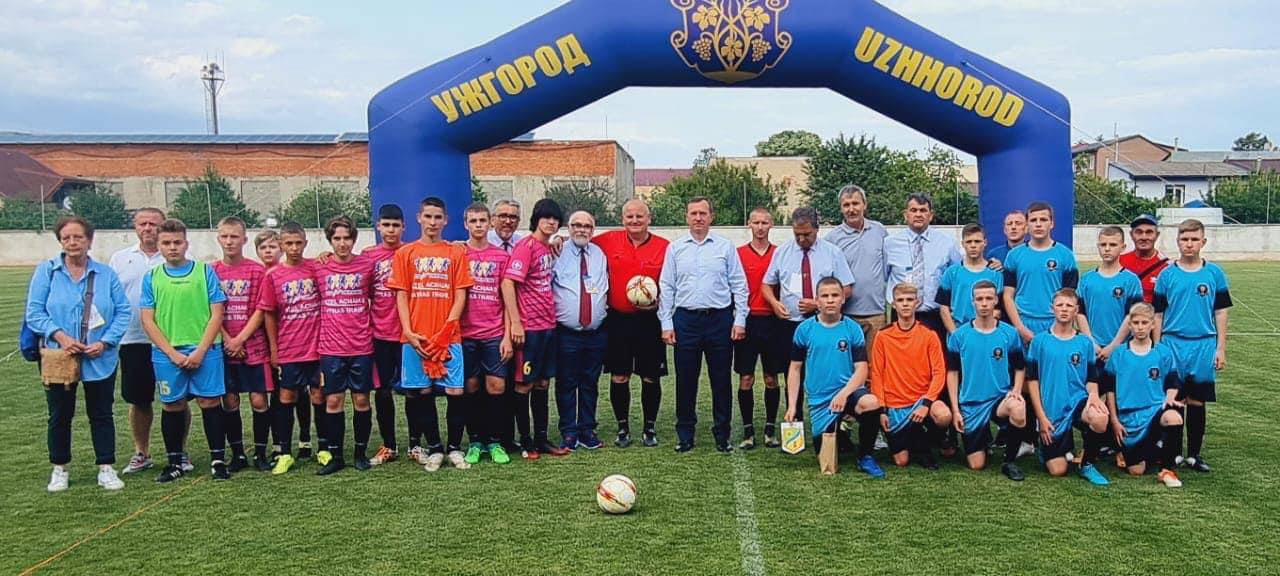 В Ужгороді стартували дитячі футбольні ігри, які проводить комітет Міжнародних дитячих ігор під егідою МОК