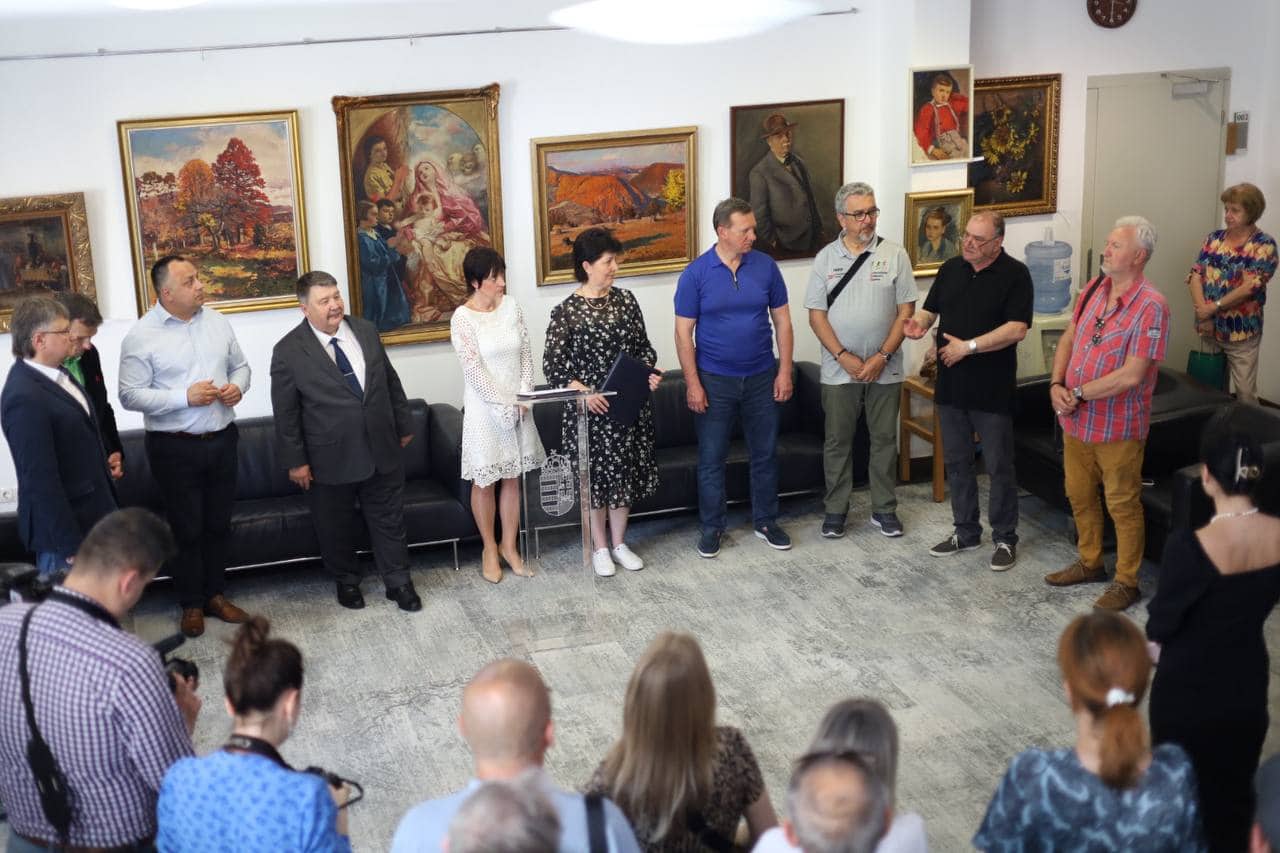 Генеральне консульство Угорщини в Ужгороді започатковує серію виставок робіт закарпатських мистецьких династій