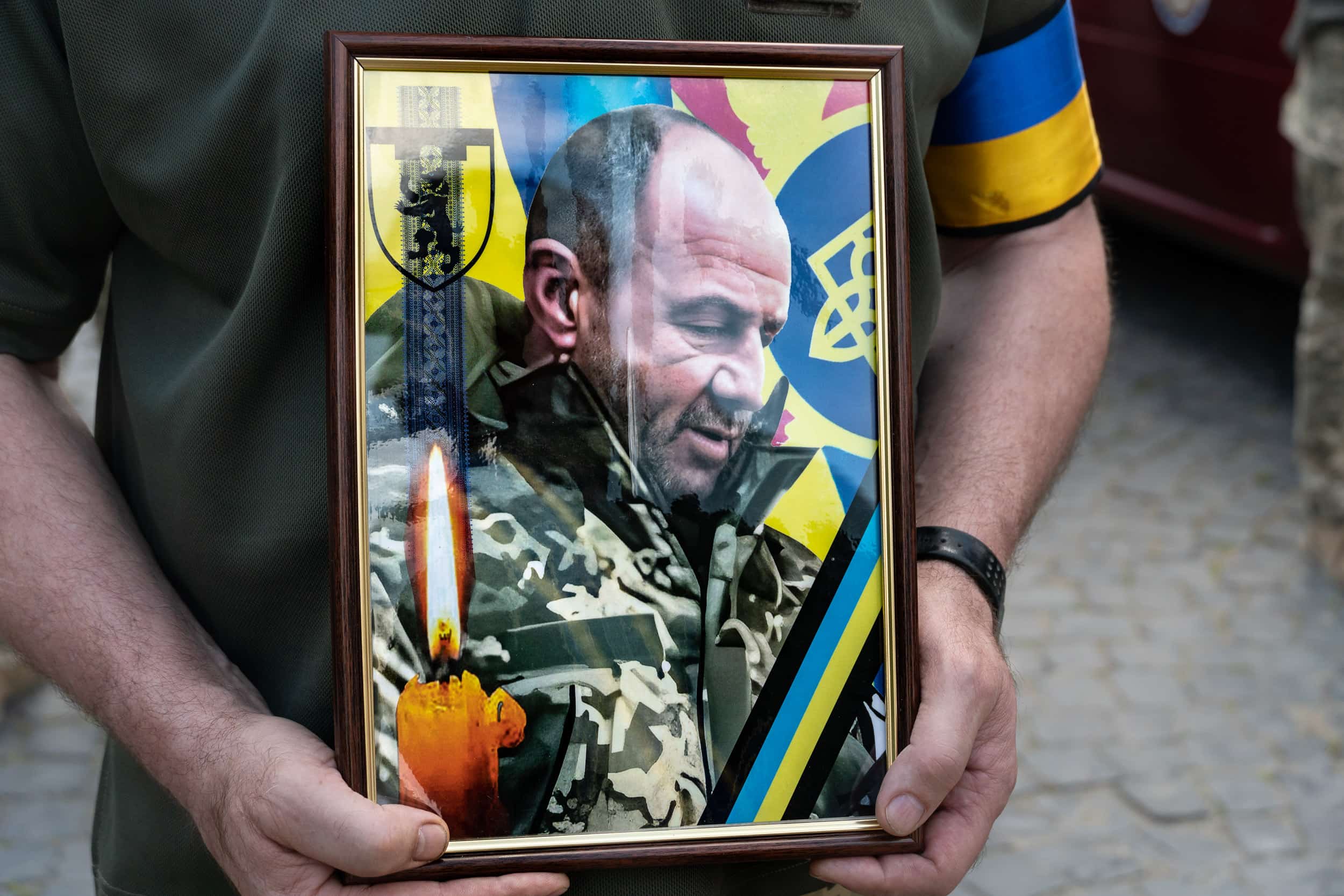 Ужгород сьогодні провів в останню путь захисника України – сержанта Олександра Грабаря