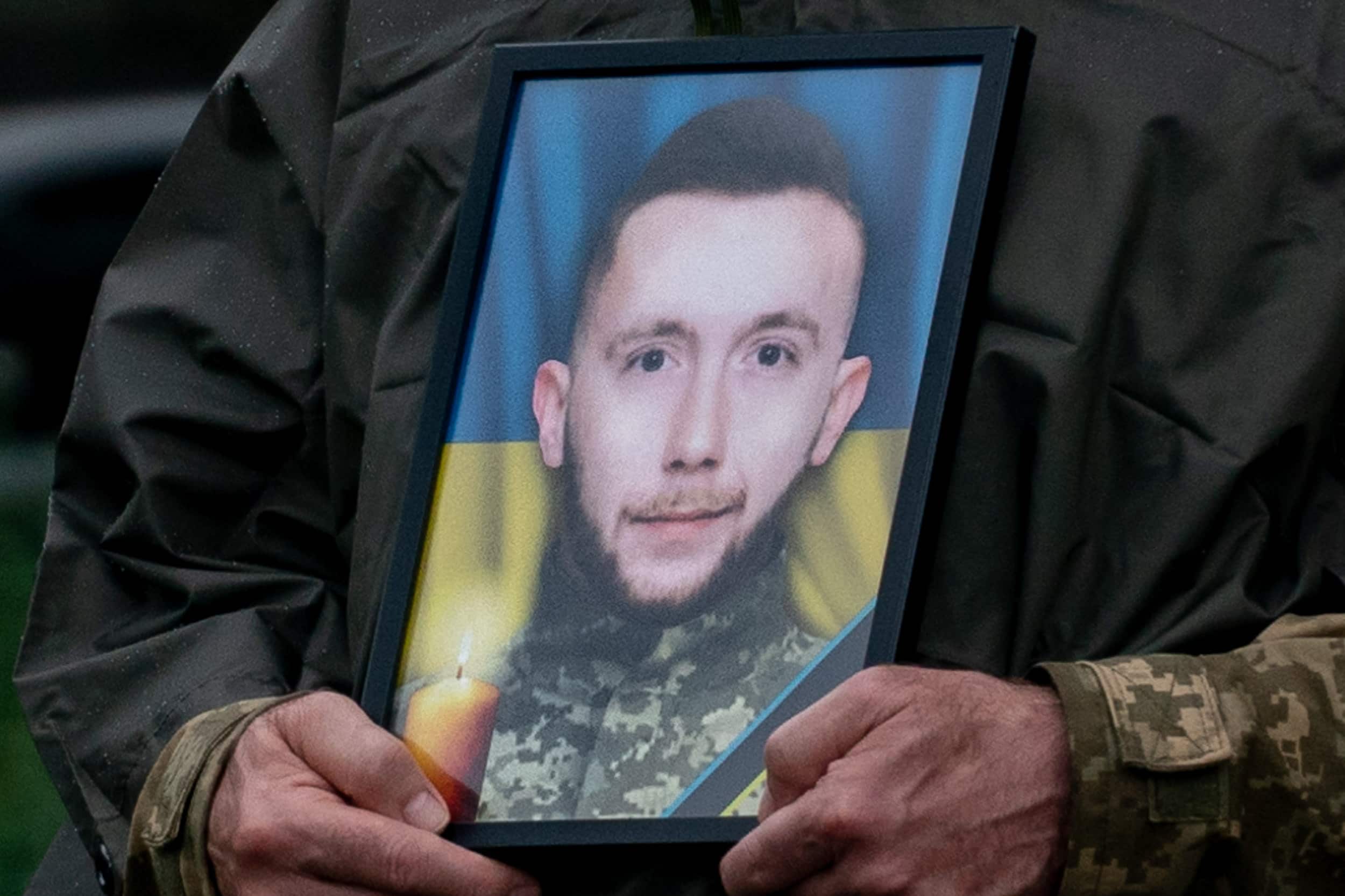 В Ужгороді попрощалися із загиблим за Україну солдатом Олександром Голубєвим