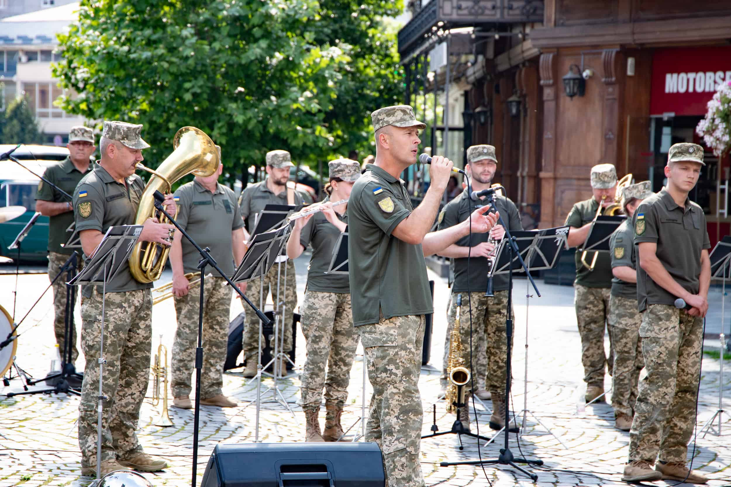 Військовий оркестр 128-ї бригади виступив із концертом в Ужгороді