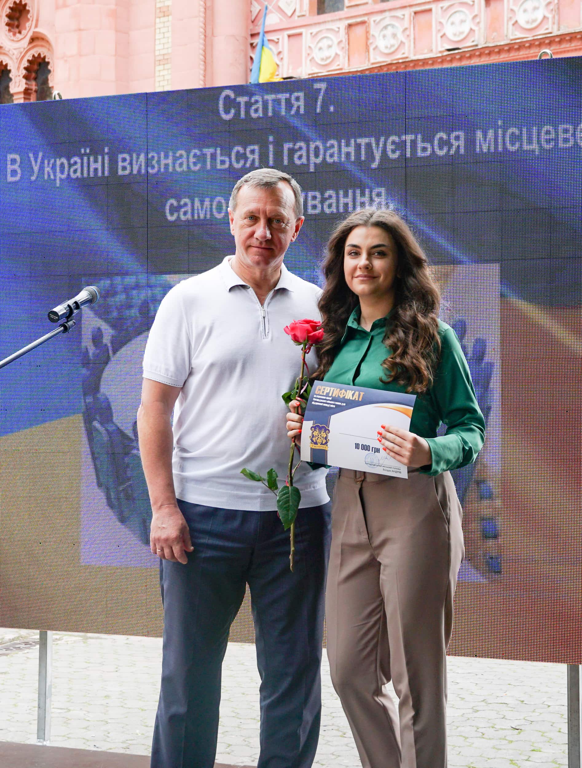 Богдан Андріїв вручив сертифікати по 10 000 гривень переможцям премії міського голови для обдарованої молоді міста