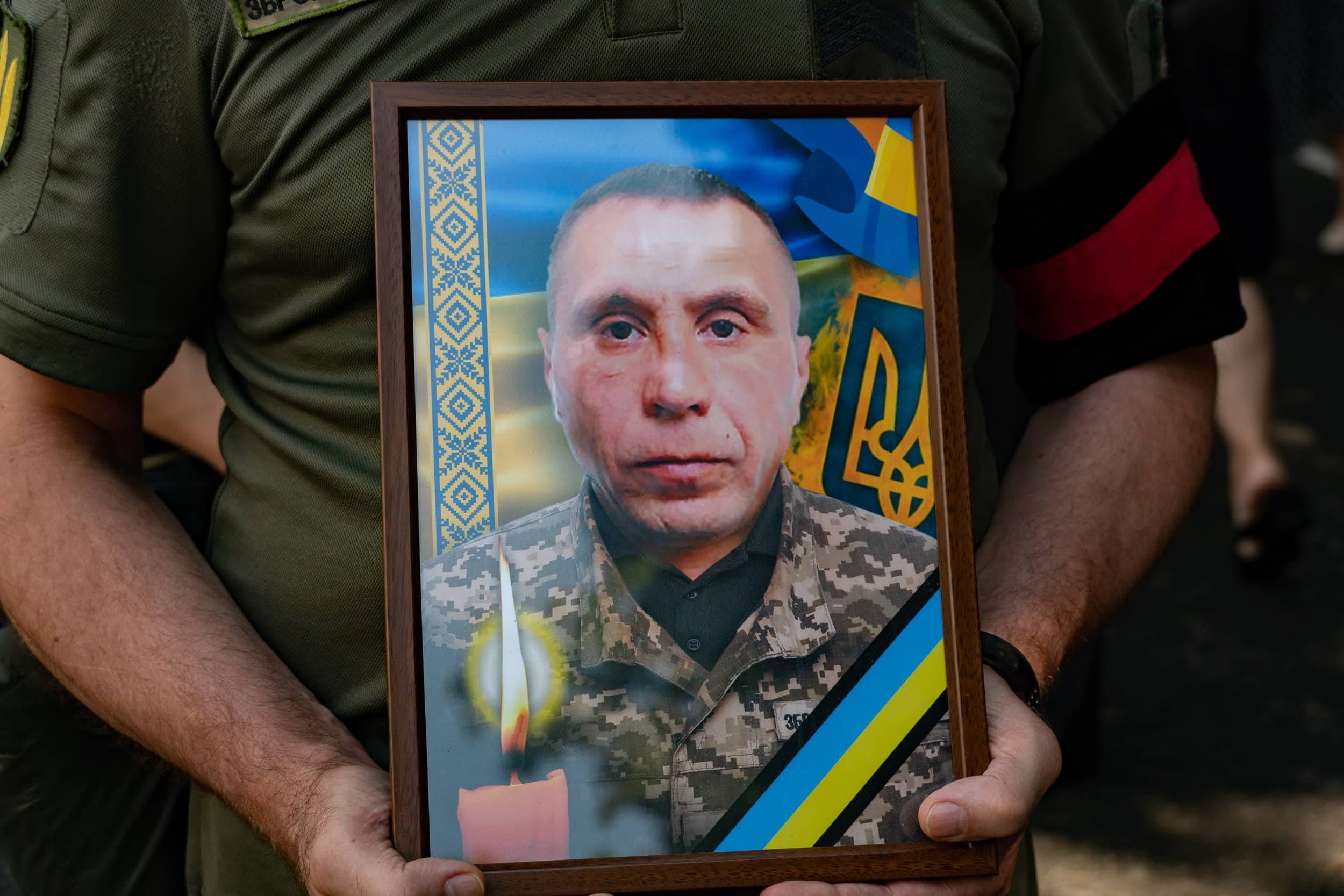 Ужгород сьогодні, 20 липня, попрощався зі ще одним Героєм – старшим сержантом Олександром Дюриком.