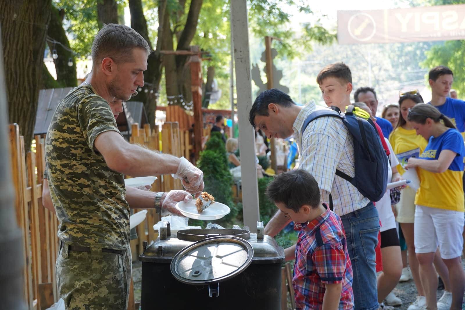 Благодійну акцію «Сила України – в єдності родини» організувала в Ужгороді громадська організація «Волонтери Закарпаття»
