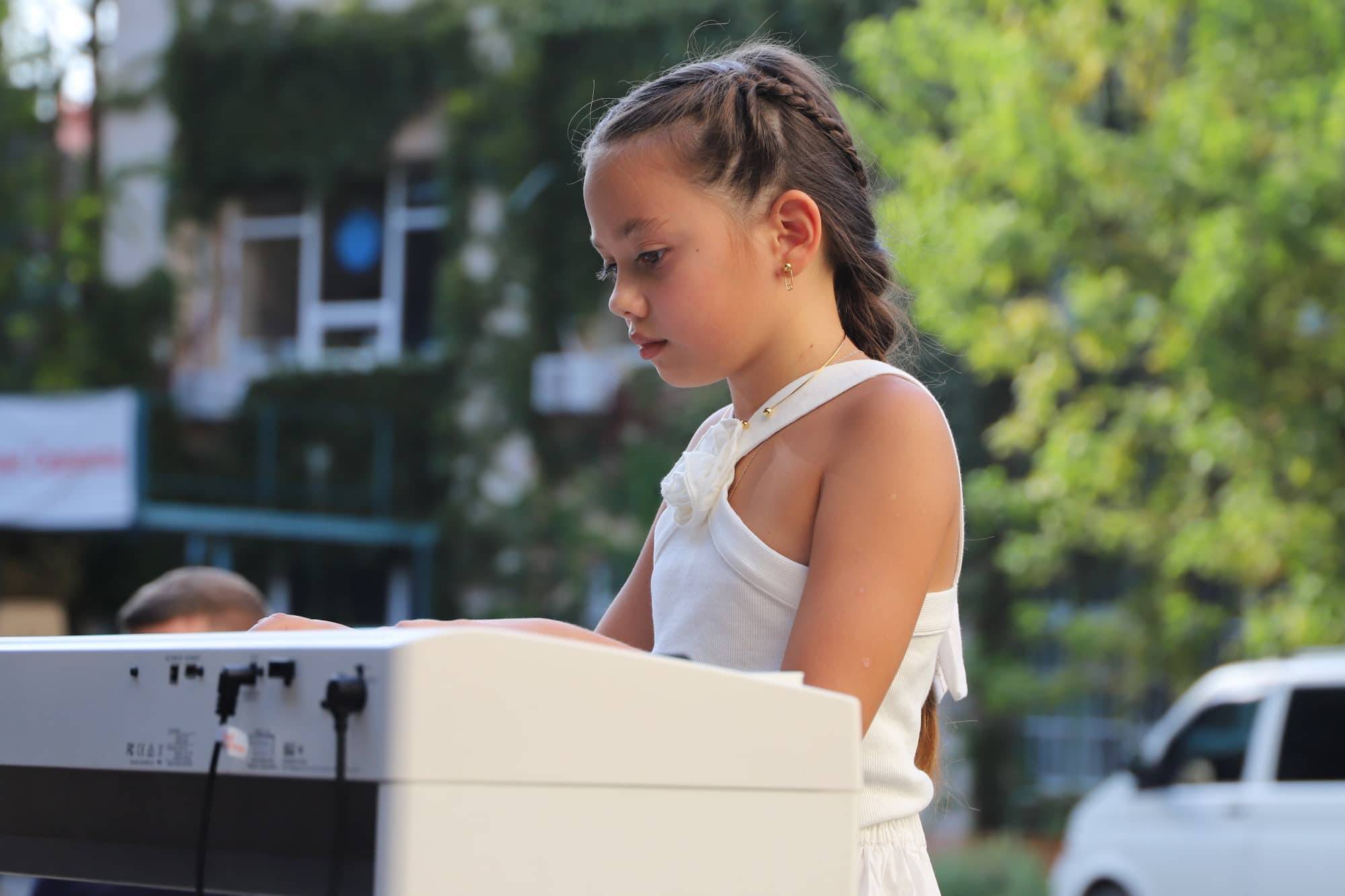 В Ужгороді провели фестиваль вуличного піаніно