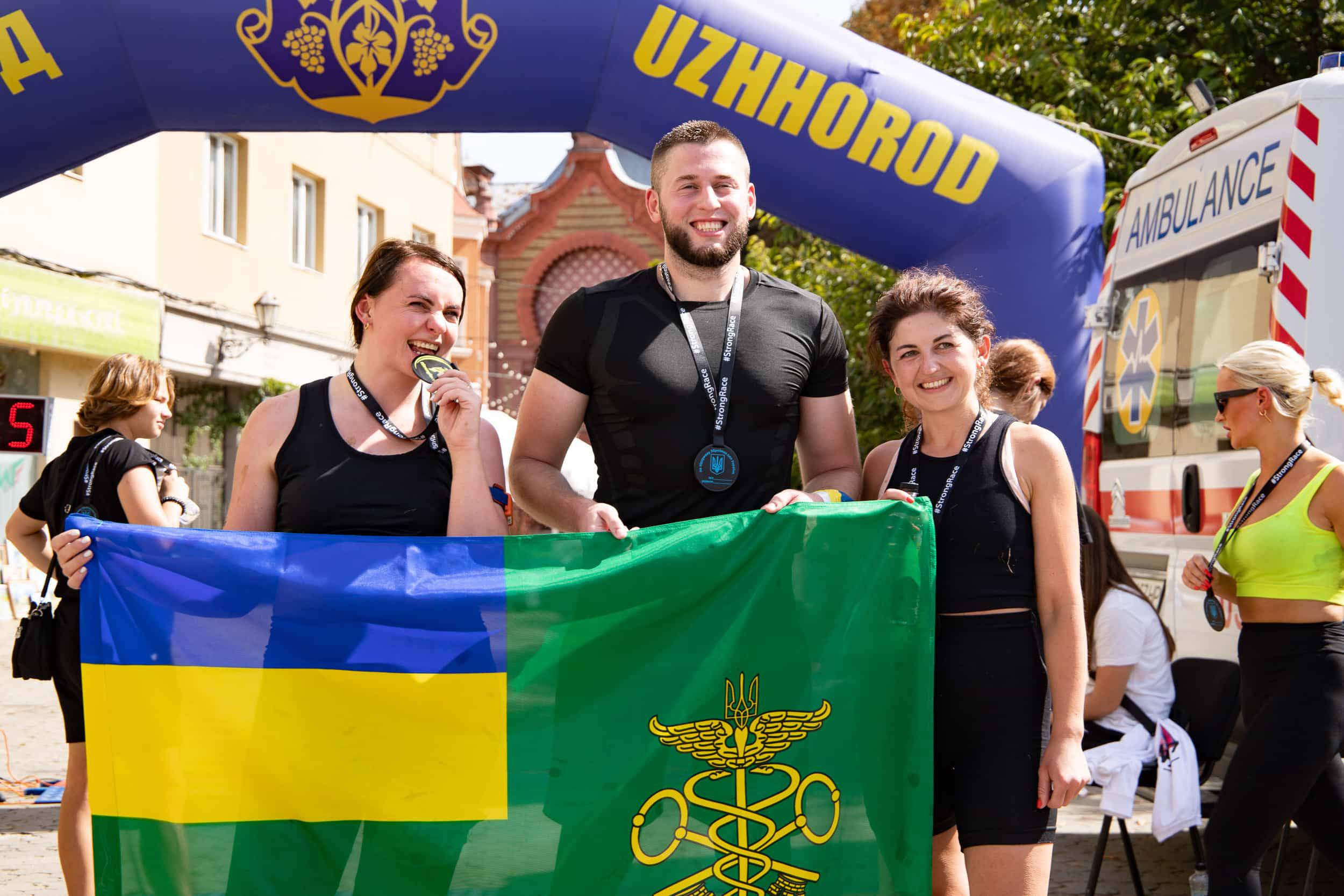 В Ужгороді провели патріотичний забіг з перешкодами Strong Race