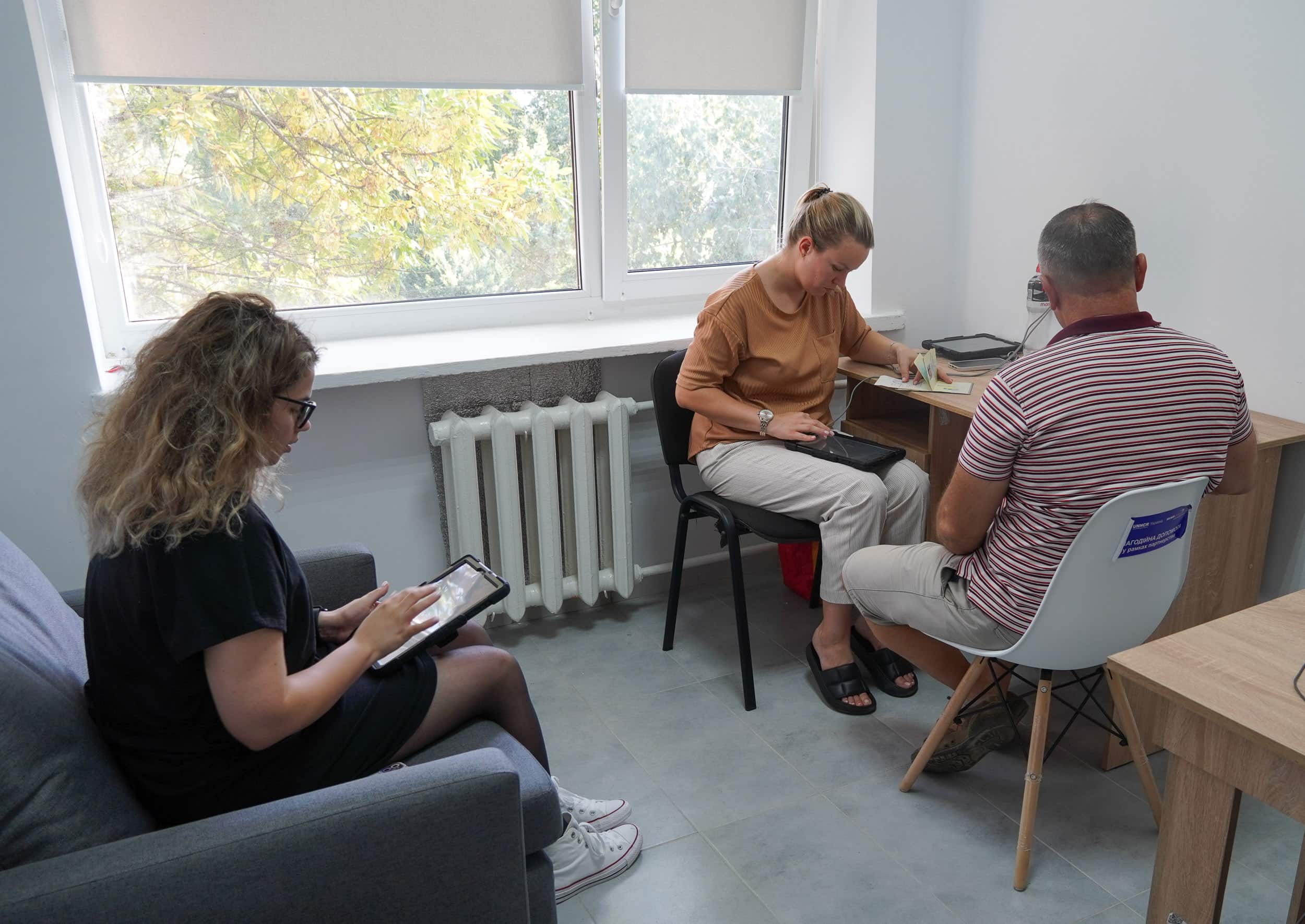 ZOA допомагає переселенцям, які мешкають у прихистках