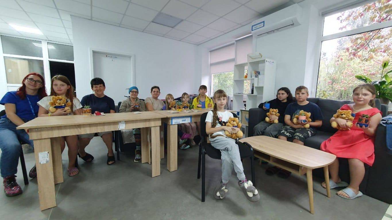 Для переселенців в Ужгороді провели майстер-клас для покращення емоційного стану