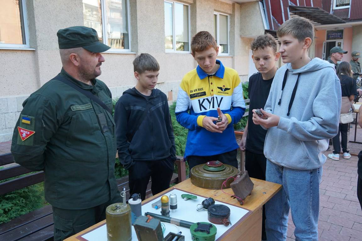 Відкритий «Урок мужності» для учнів ужгородського ліцею №20 провели сьогодні військовослужбовці Національної гвардії України