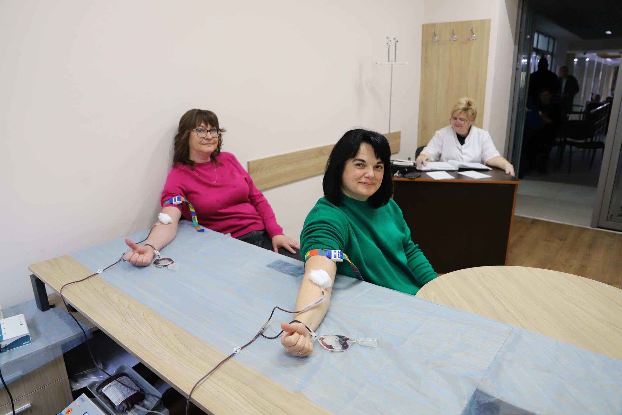 Акція зі здачі крові пройшла 25 січня, у Корпоративний день донора, в Ужгородській міській раді - з ініціативи Закарпатської обласної станції переливання крові та управління охорони здоров’я та цивільного захисту населення