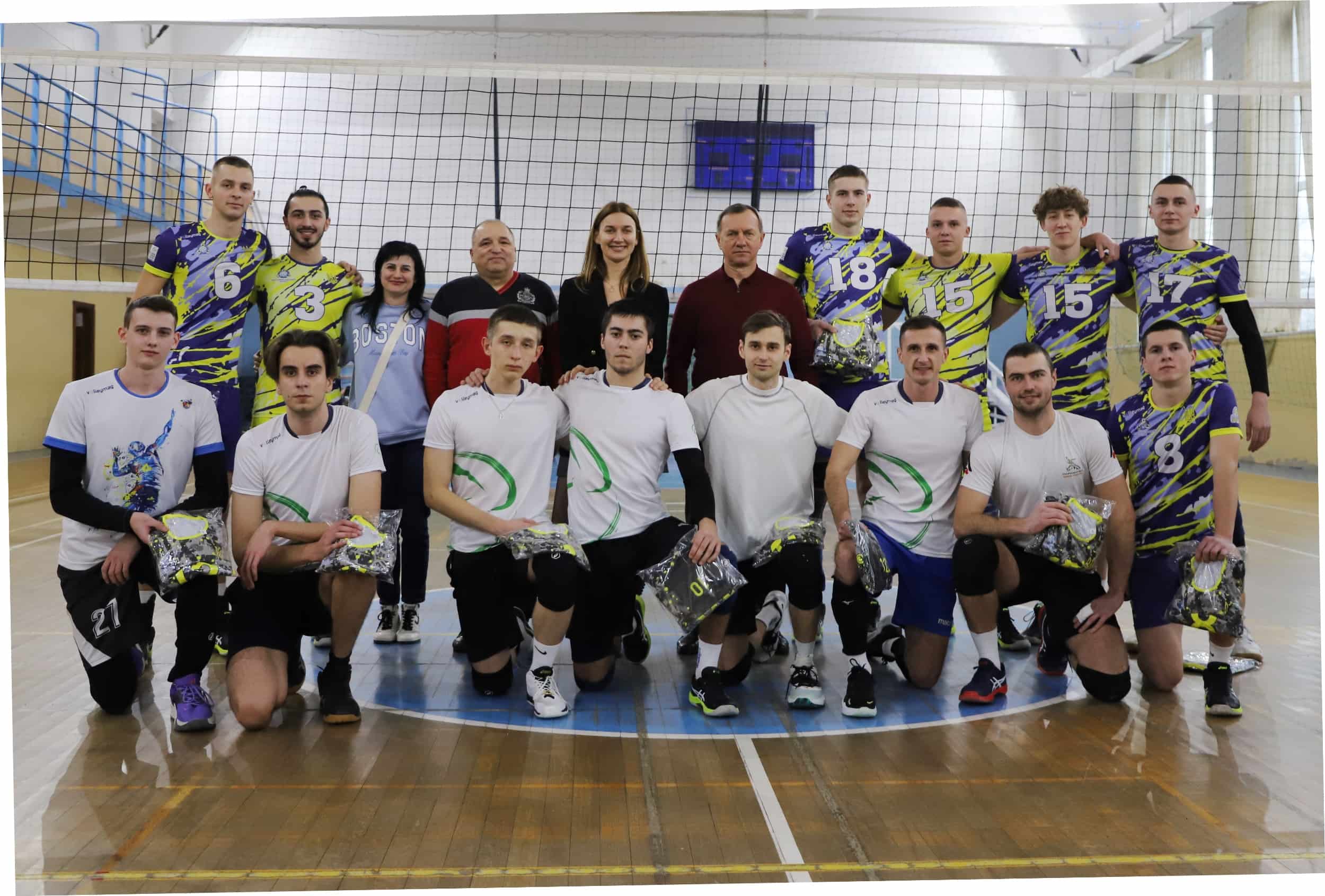Волейбольна команда Ужгородського національного університету вручили ігрову форму