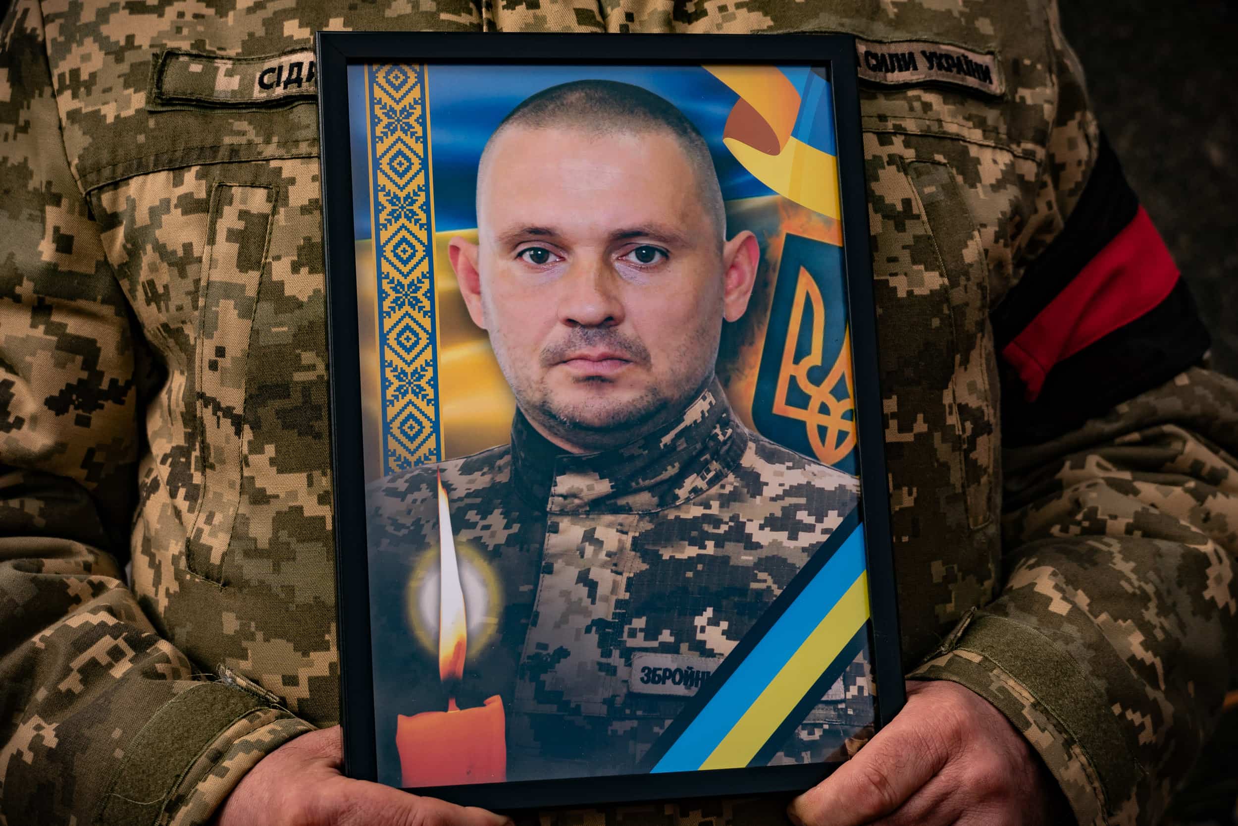 В Ужгороді сьогодні попрощалися із загиблим головним сержантом Сергієм Шпонтаком