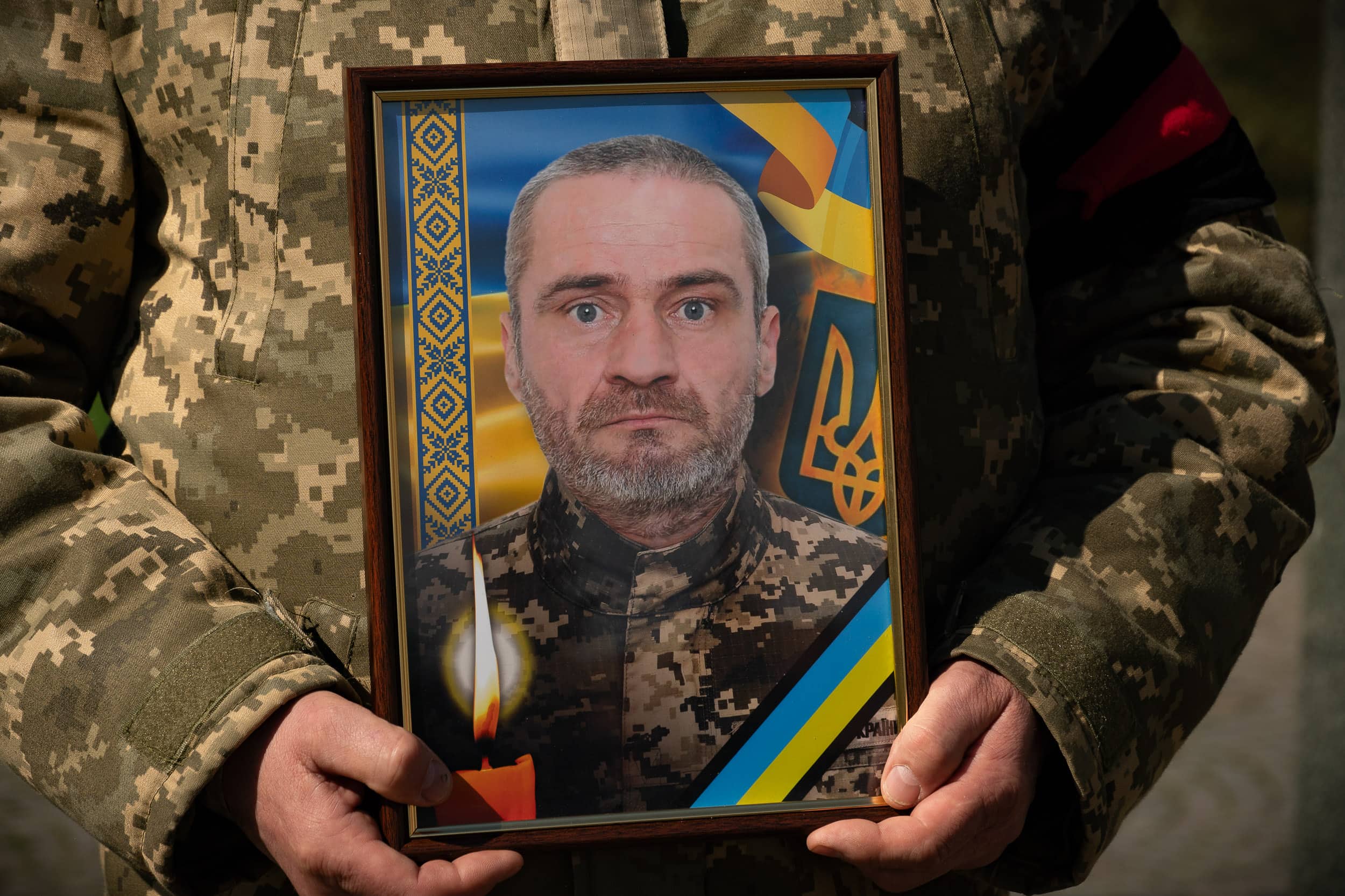 В Ужгороді попрощалися із загиблим воїном – сержантом Михайлом Козаком