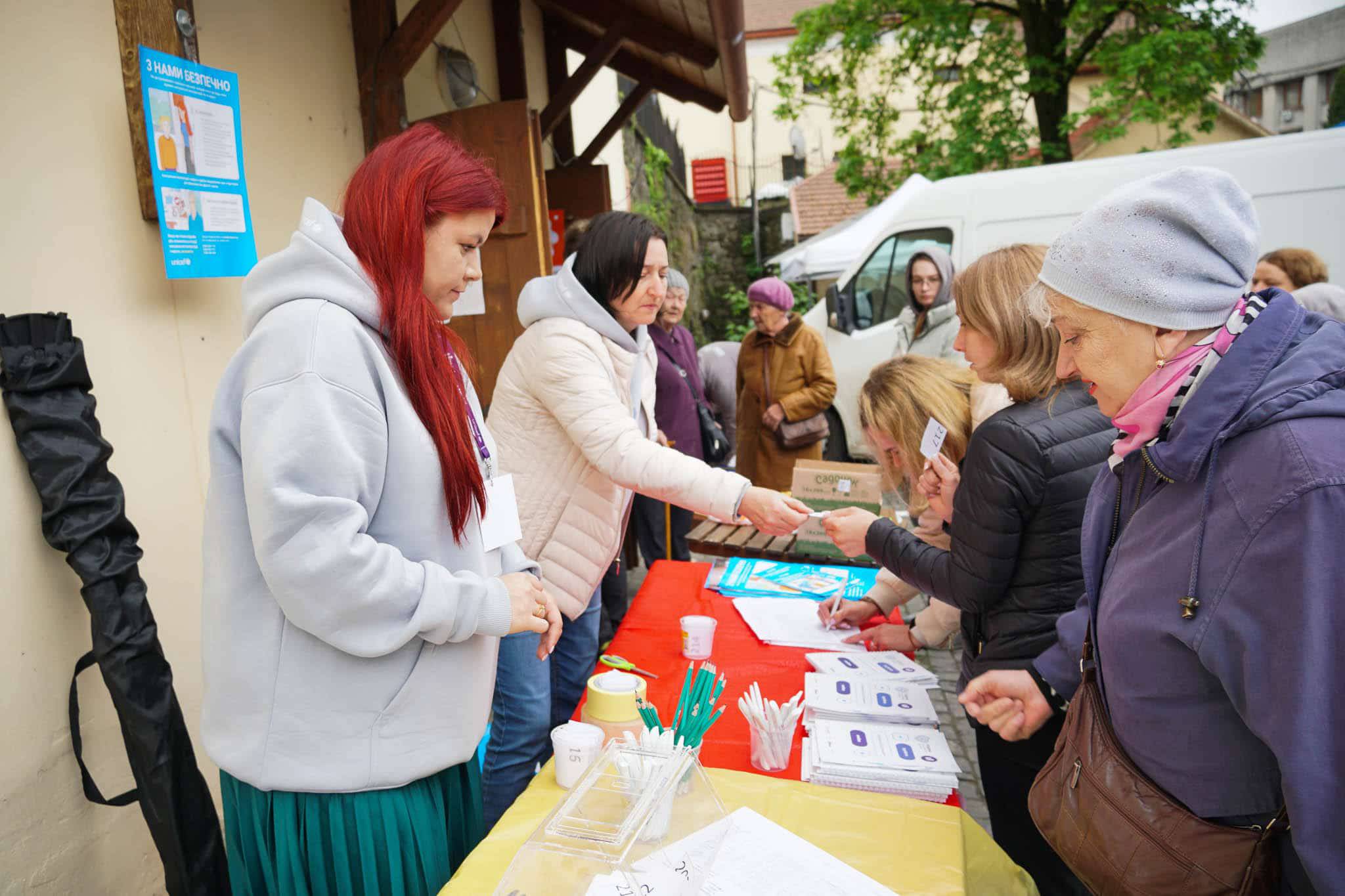 Пізнавальний захід для батьків і дітей «Сімейний фестиваль» триває в Ужгороді