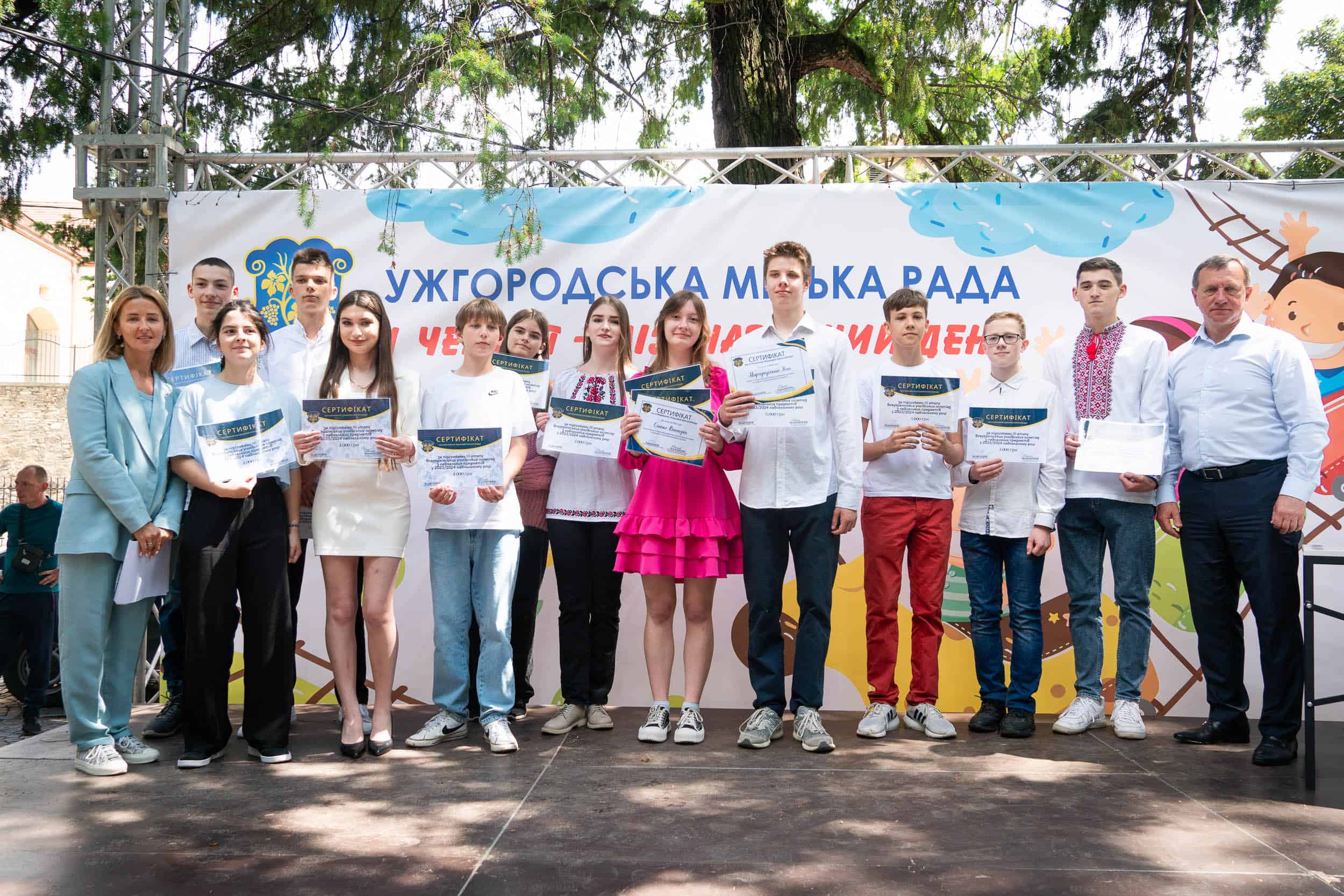 Талановитих ужгородських школярів відзначили грошовими преміями