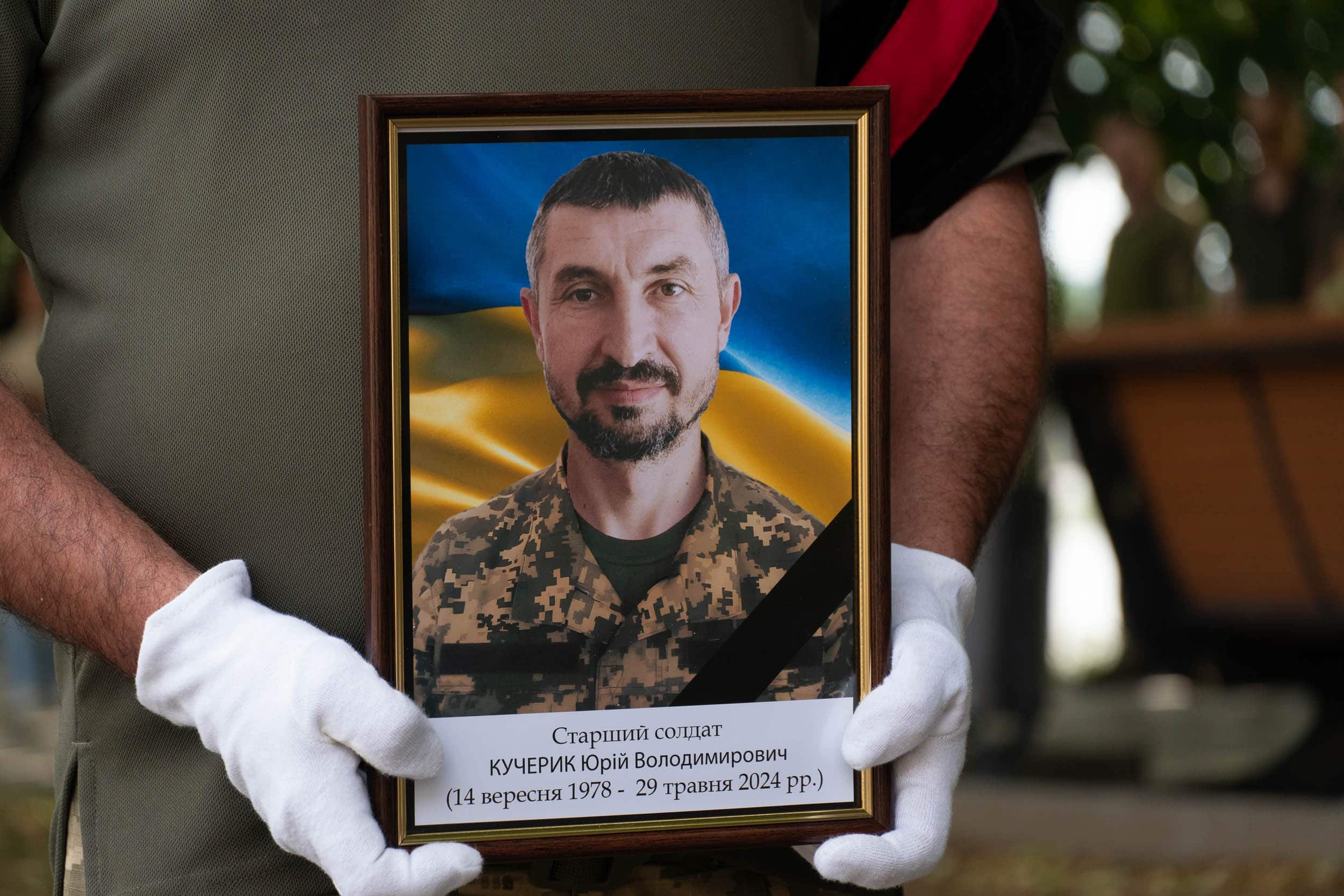 Із загиблим воїном, 45-річним старшим солдатом Юрієм Кучериком попрощалися сьогодні в Ужгороді