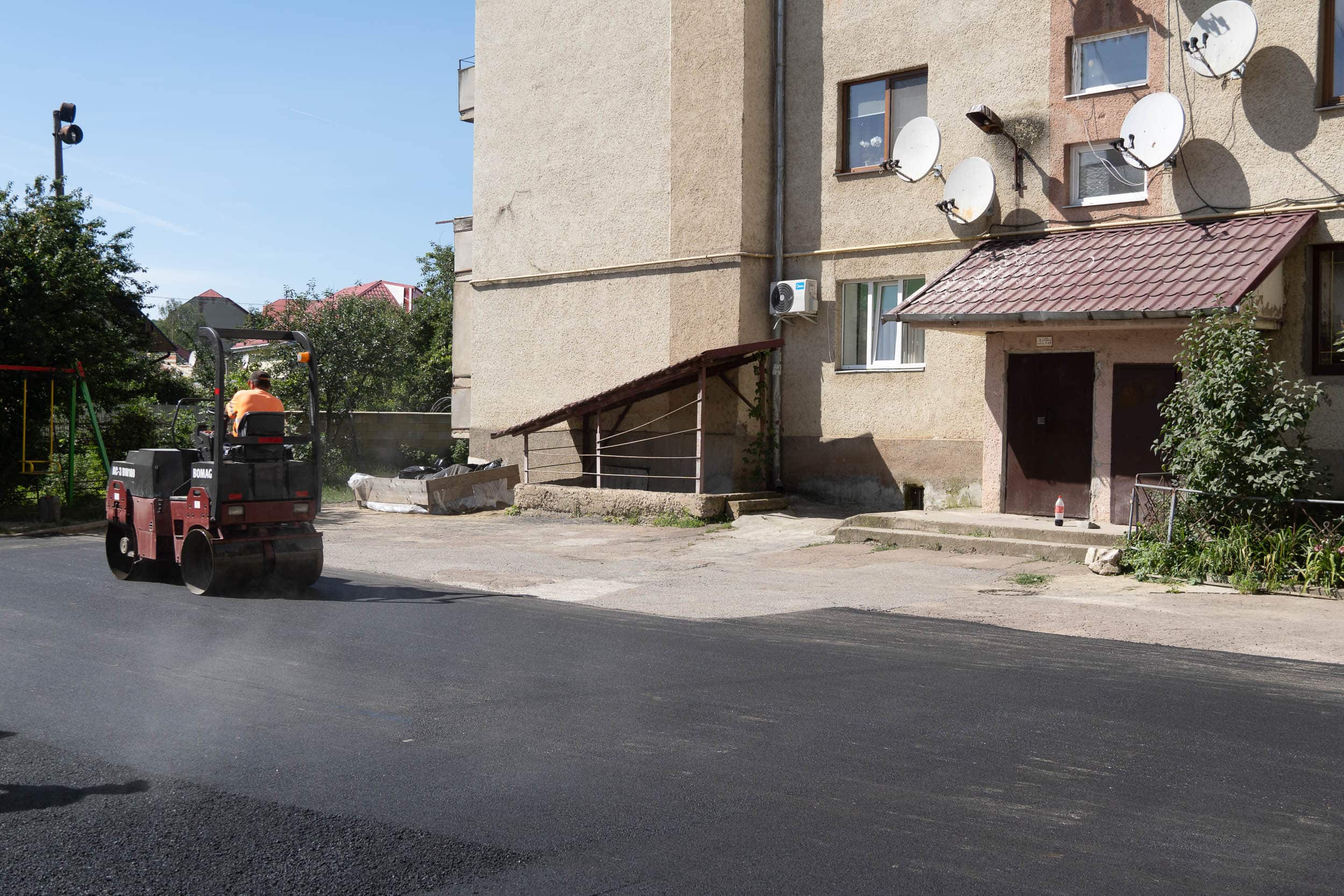 В Ужгороді тривають роботи у межах програми поточного ремонту об’єктів благоустрою
