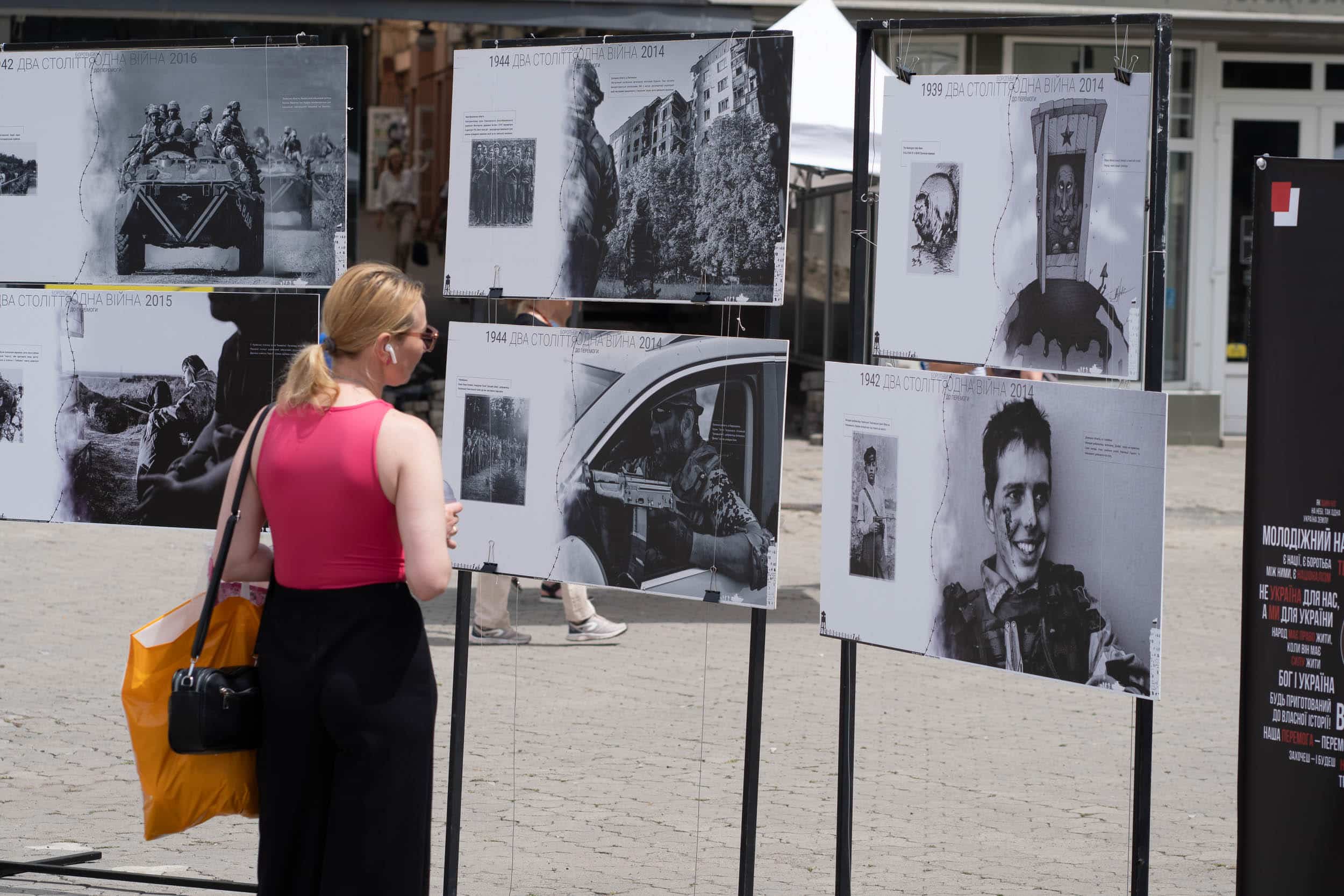 В Ужгороді відкрили фотовиставку «Два століття – одна війна»