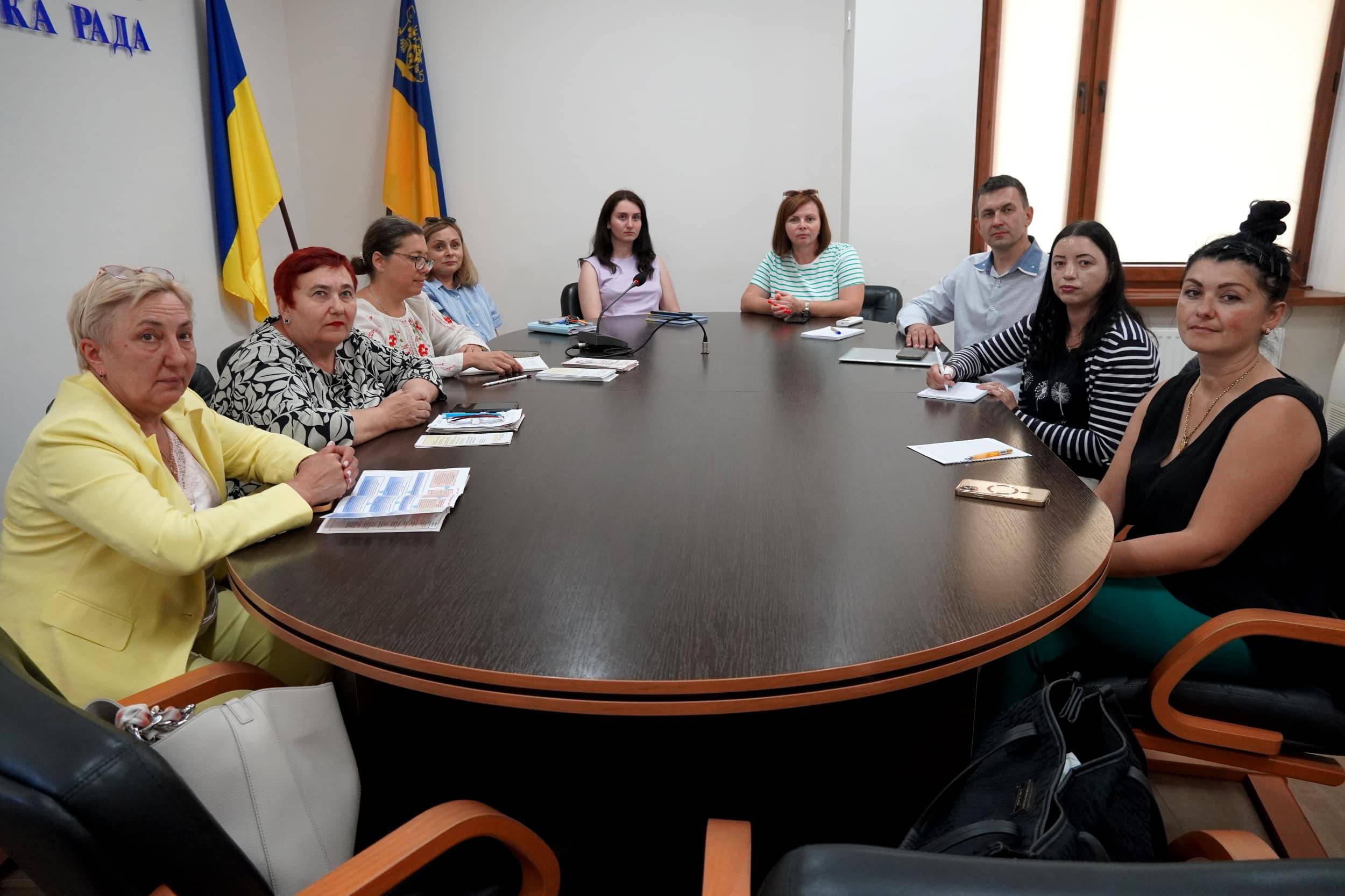 Організацію та впровадження послуги Раннє втручання обговорили в Ужгороді соціальні працівники та медики 