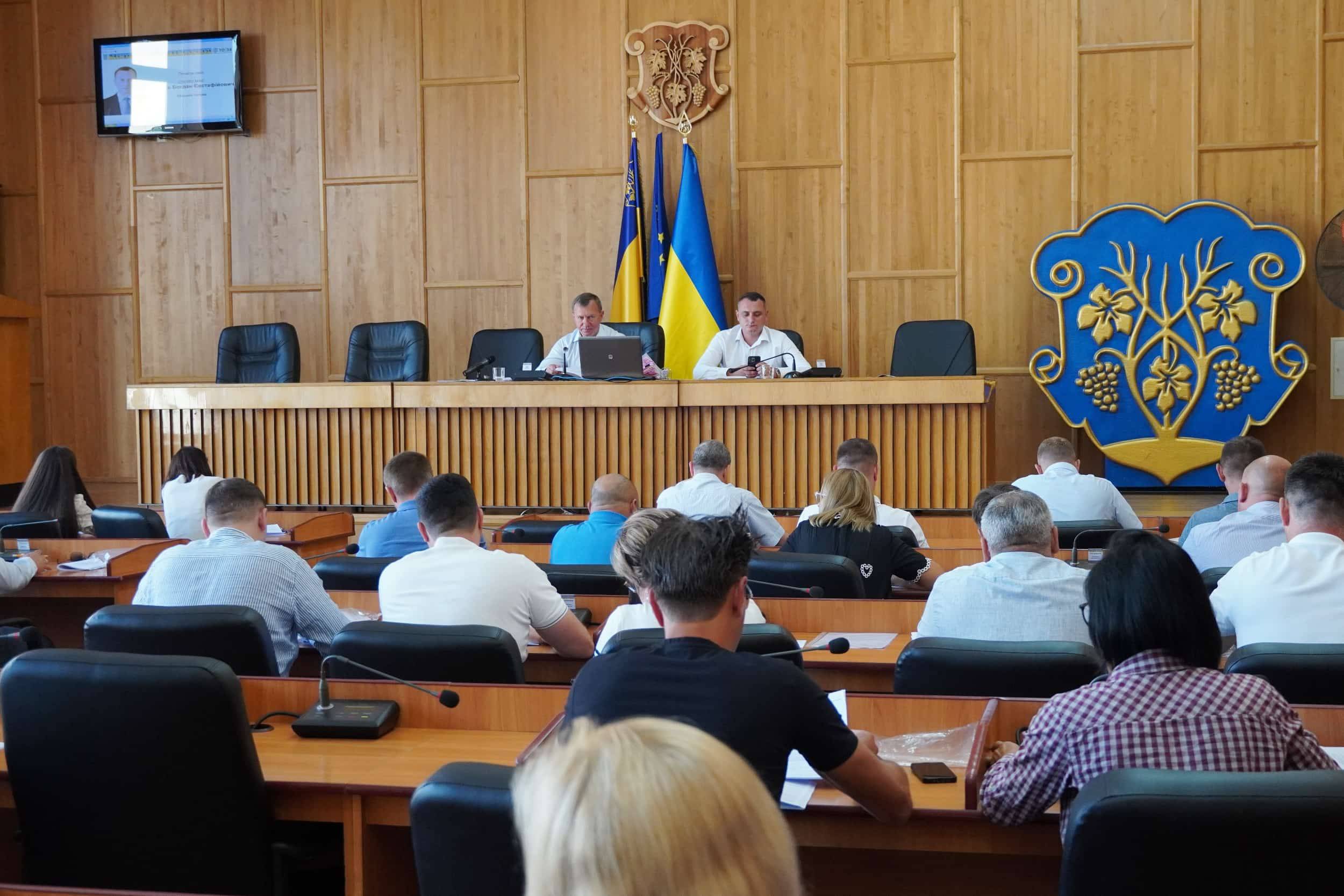 Підтримка ЗСУ, фінансова допомога родинам загиблих та ужгородцям на лікування, міські цільові програми на наступні роки – відбулася сесія міськради