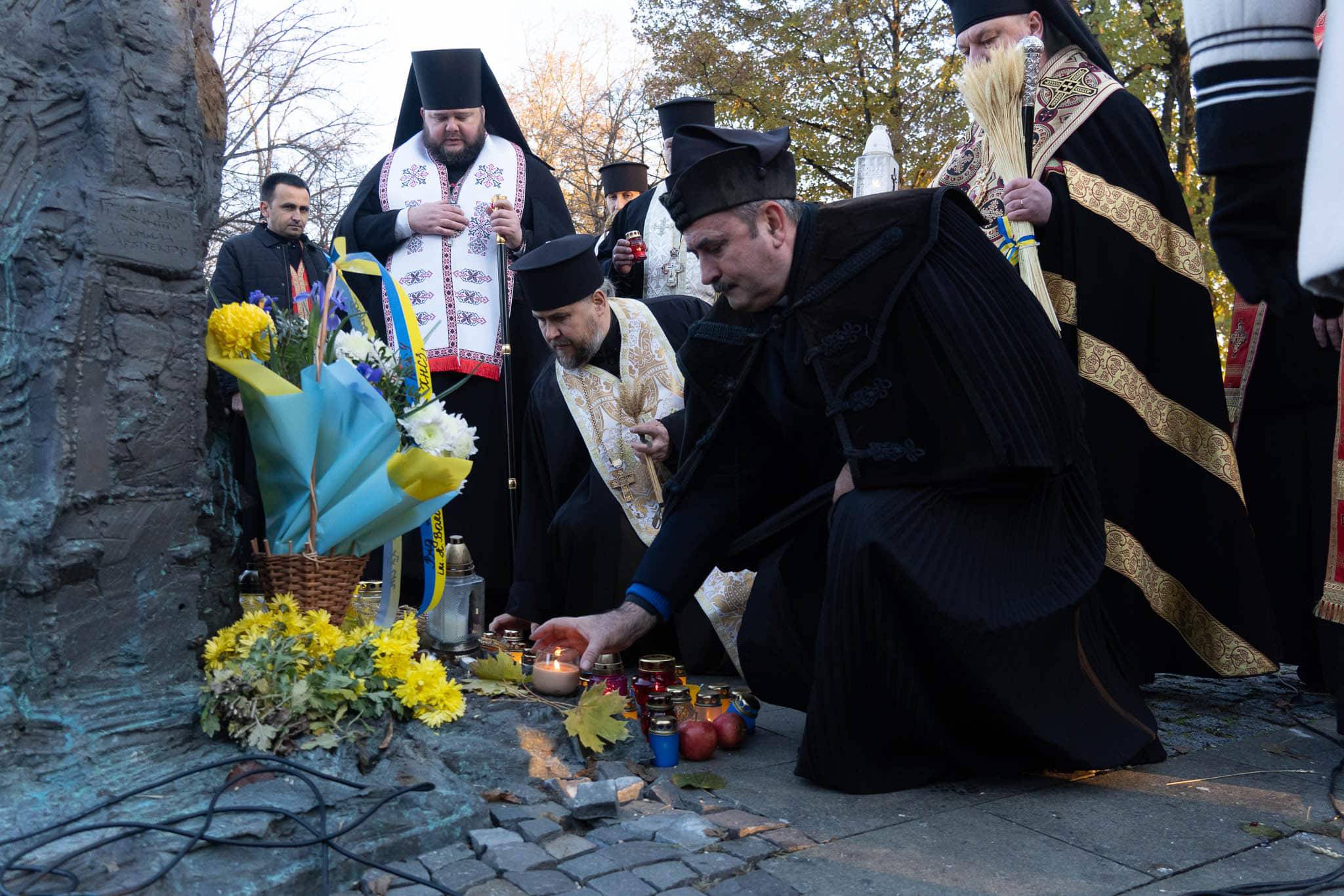 В Ужгороді вшанували пам'ять жертв Голодоморів