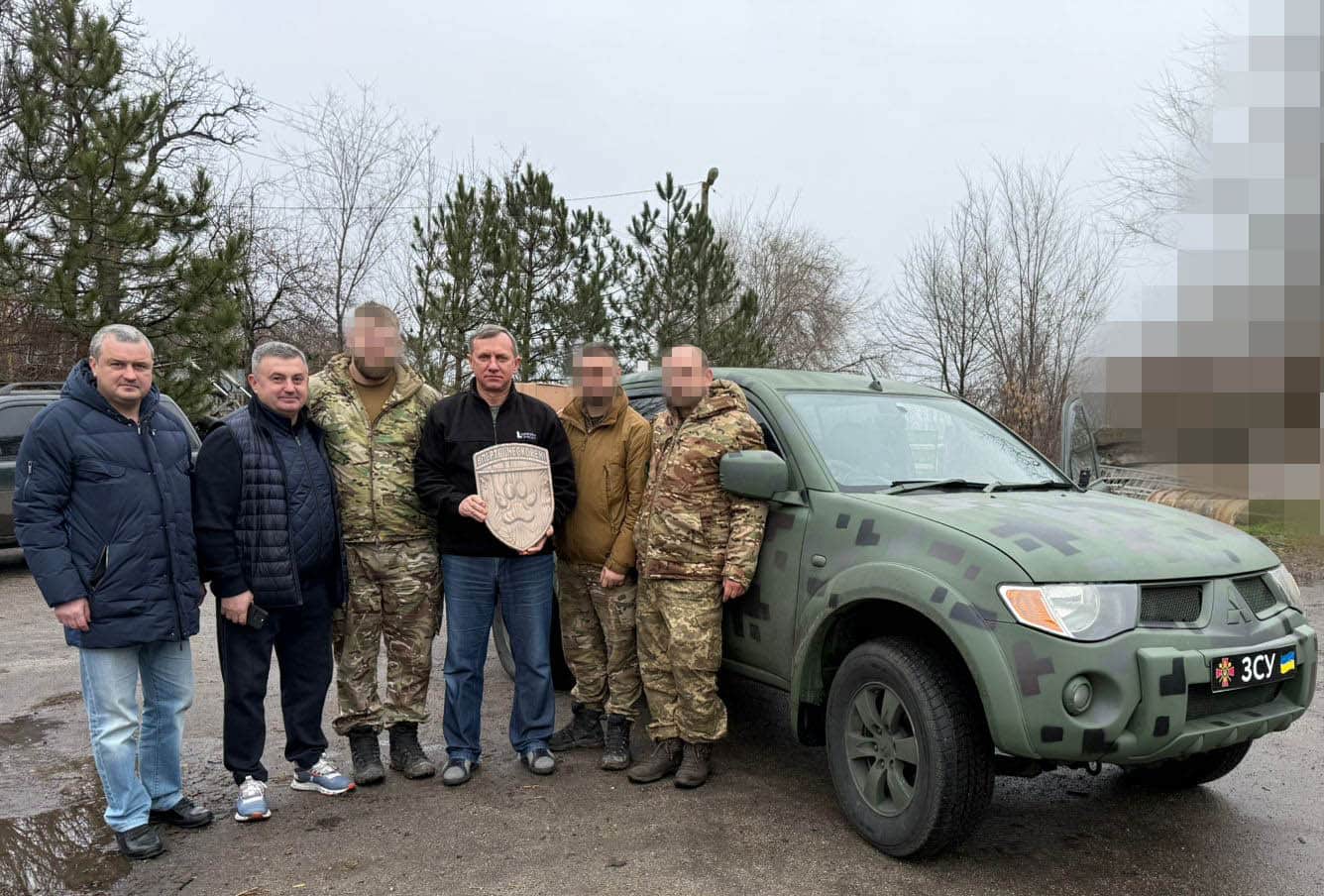 Посадовці Ужгородської міської ради передали допомогу військовим, які боронять державу на Запорізькому та Сумському напрямках