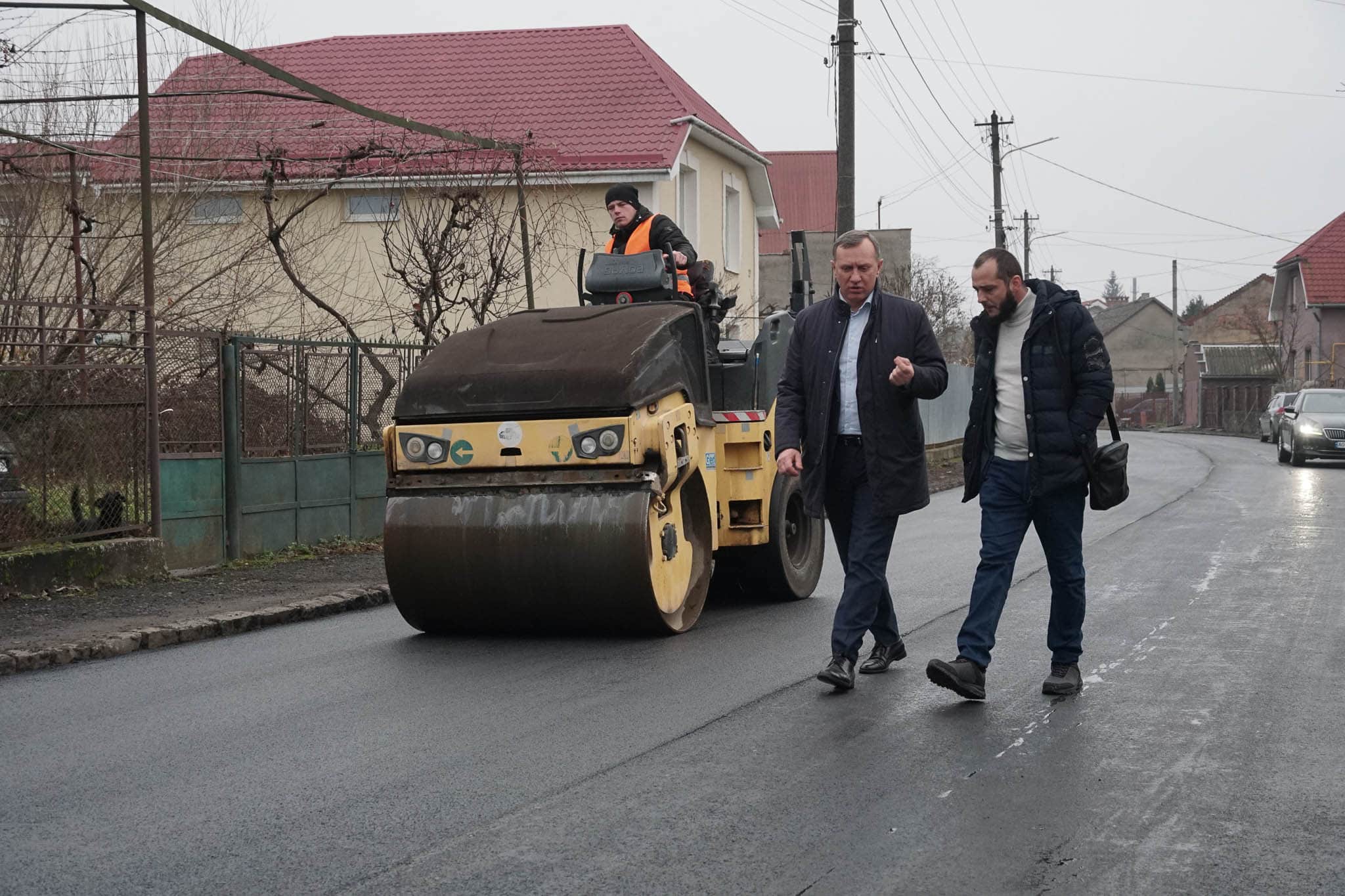 В Ужгороді завершують роботи із поточних ремонтів, які, попри складні умови воєнного стану, все-таки вдалося виконати цього року