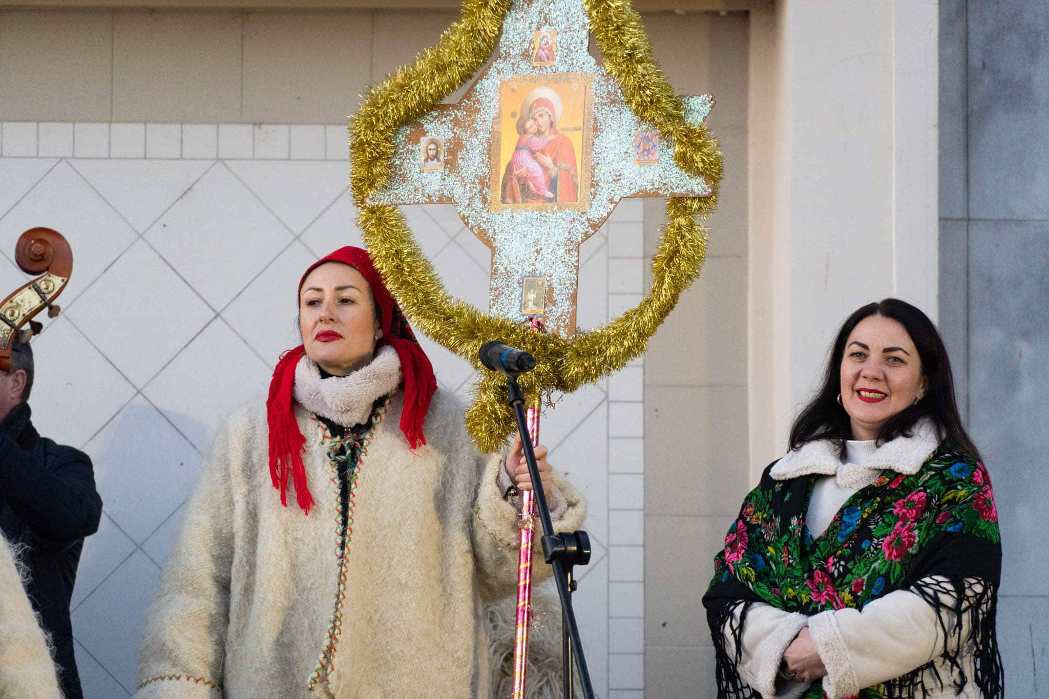 Благодійна колядницька хода в Ужгороді.  Народні колективи міста вітають із Різдвом Христовим!