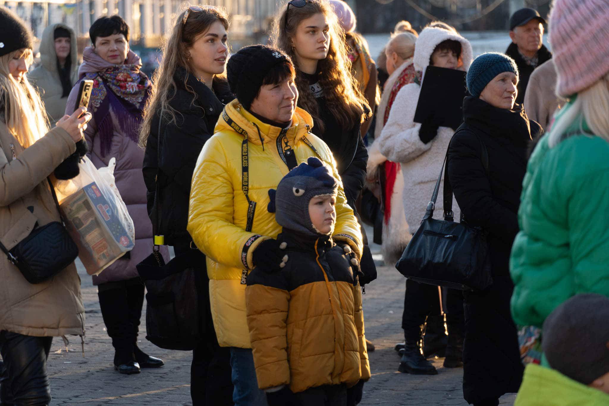 Благодійна колядницька хода в Ужгороді.  Народні колективи міста вітають із Різдвом Христовим!