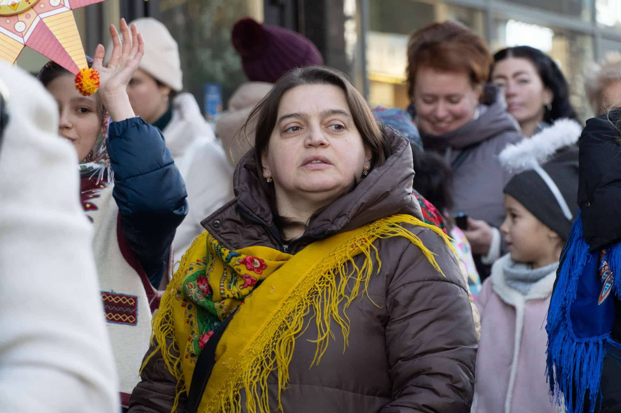 Благодійна колядницька хода в Ужгороді.  Народні колективи міста вітають із Різдвом Христовим!