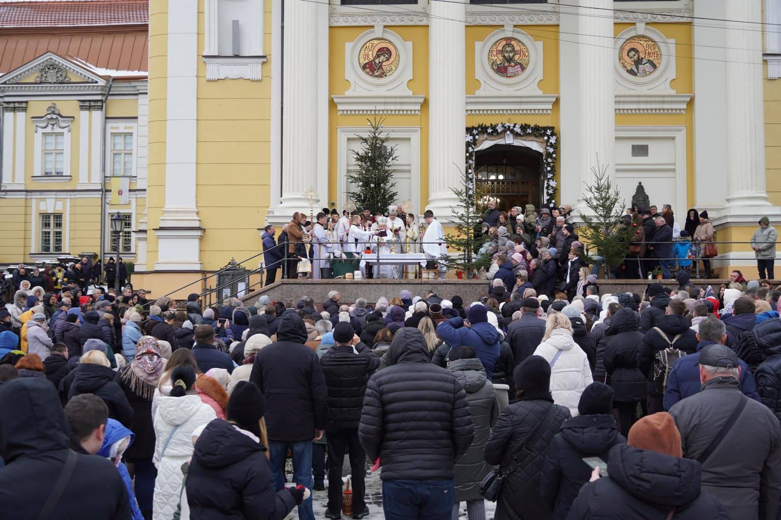 Христос Хрещається! У ріці Йордан! Одне з найбільших релігійних свят – Богоявлення Господнє – відзначають в Україні