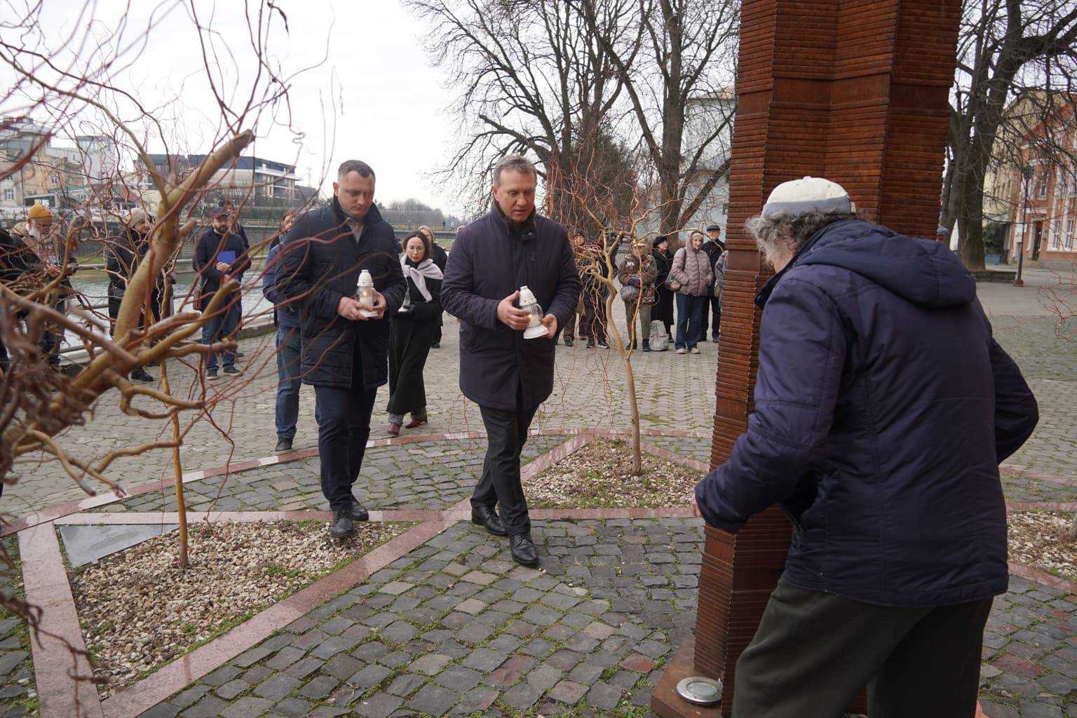 В Ужгороді запалили свічки в пам’ять жертв Голокосту