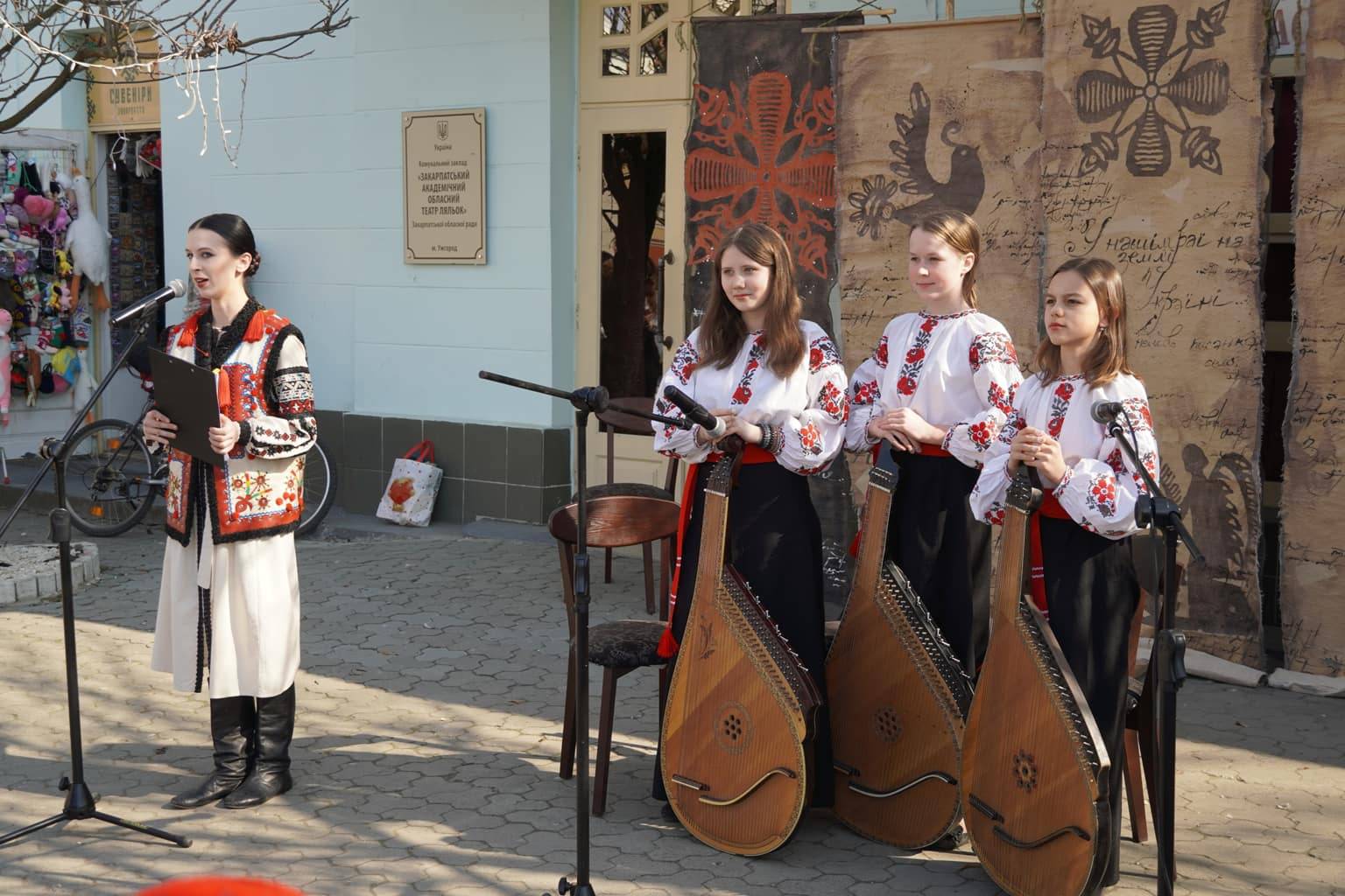 До 211-ї річниці з дня народження Великого Кобзаря в Ужгороді пройшли «Шевченкові читання. Мовою Кобзаря»